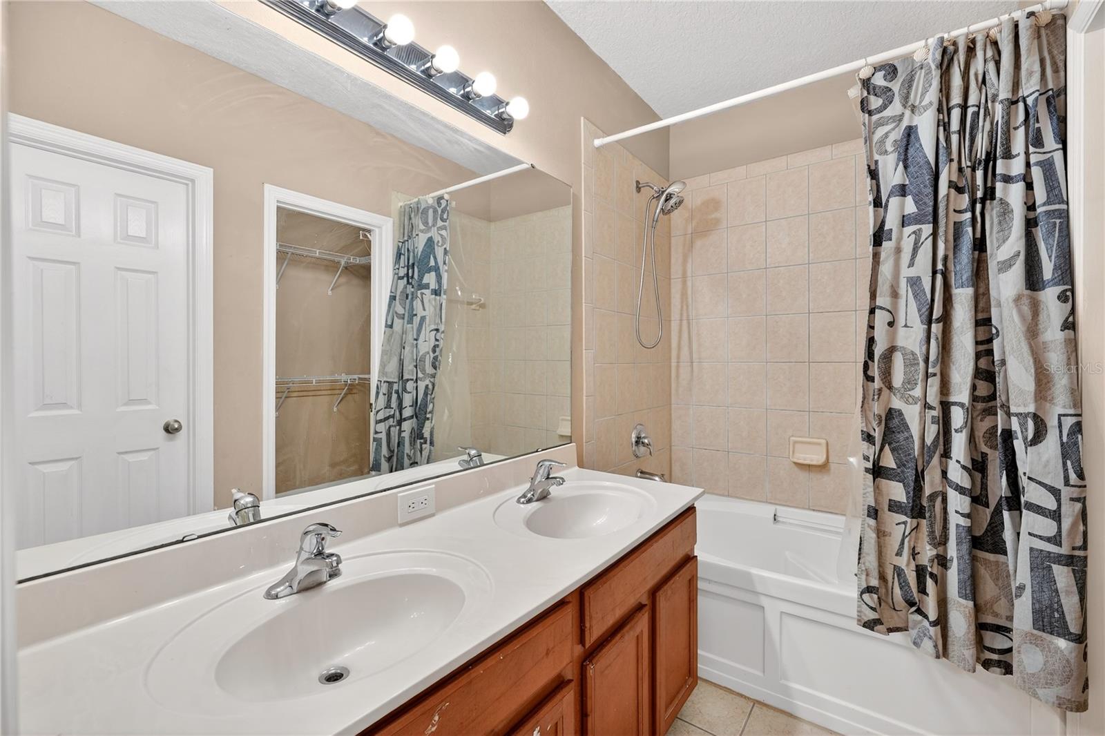 Image 21 of 48 For 2056 Cypress Bay Blvd