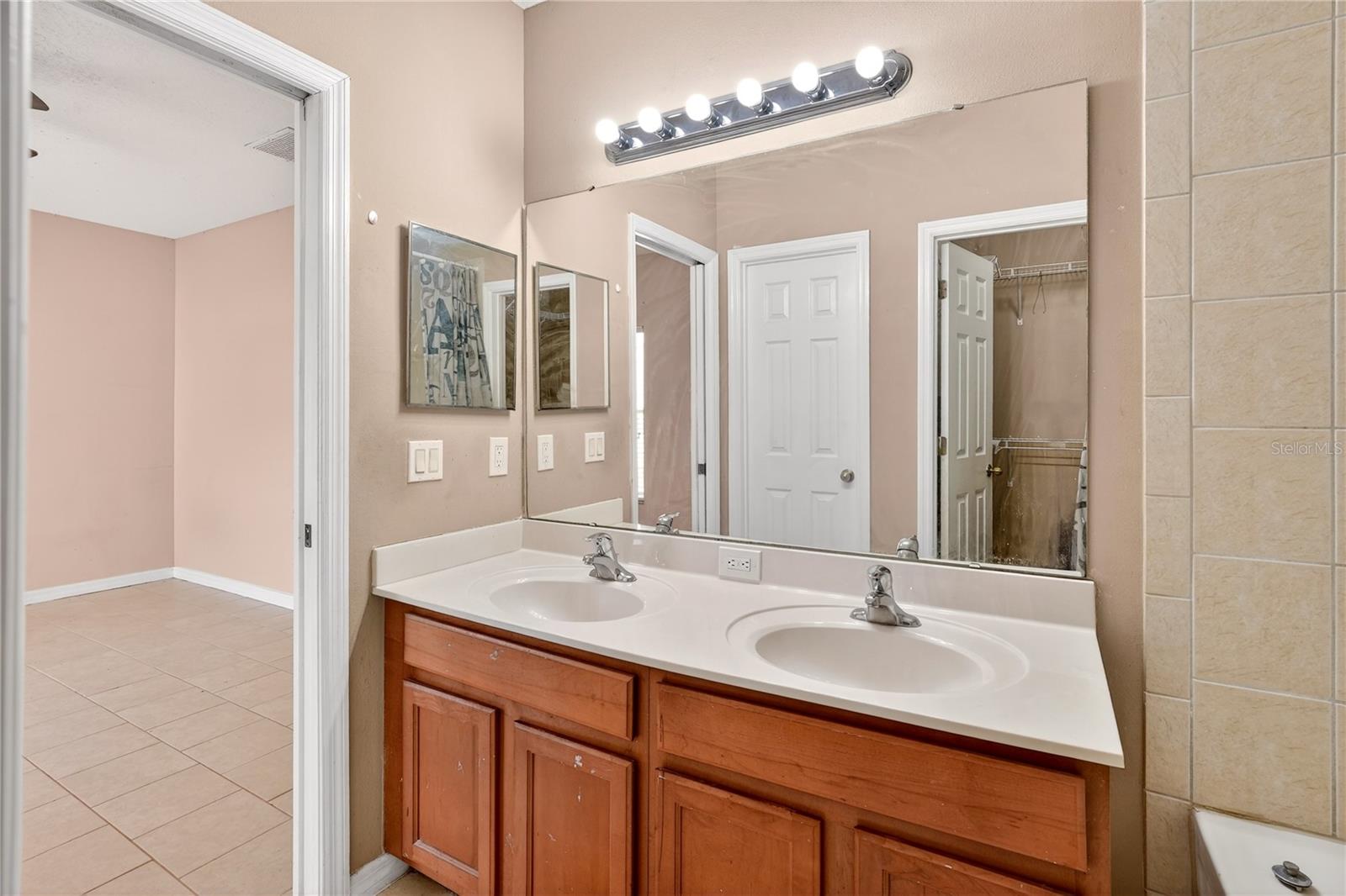 Image 22 of 48 For 2056 Cypress Bay Blvd