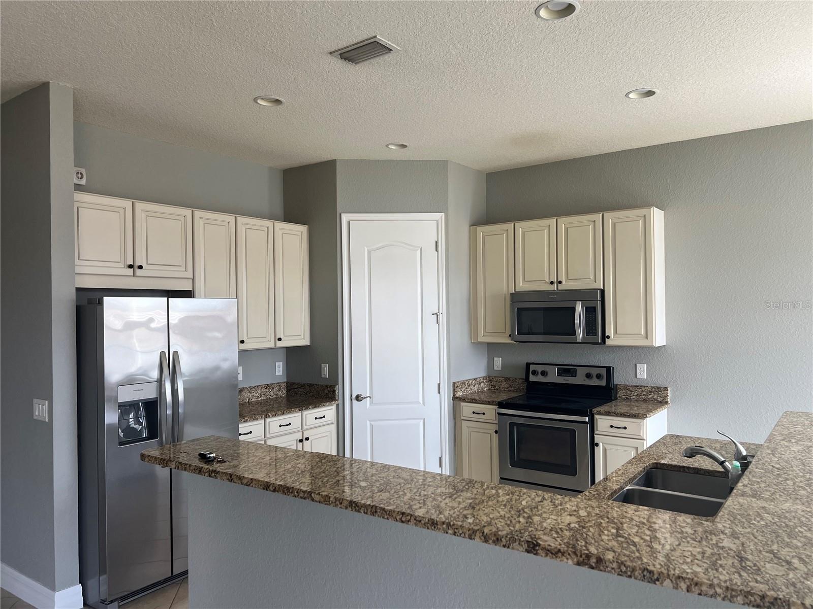 Image 14 of 21 For 13124 Woodford Street