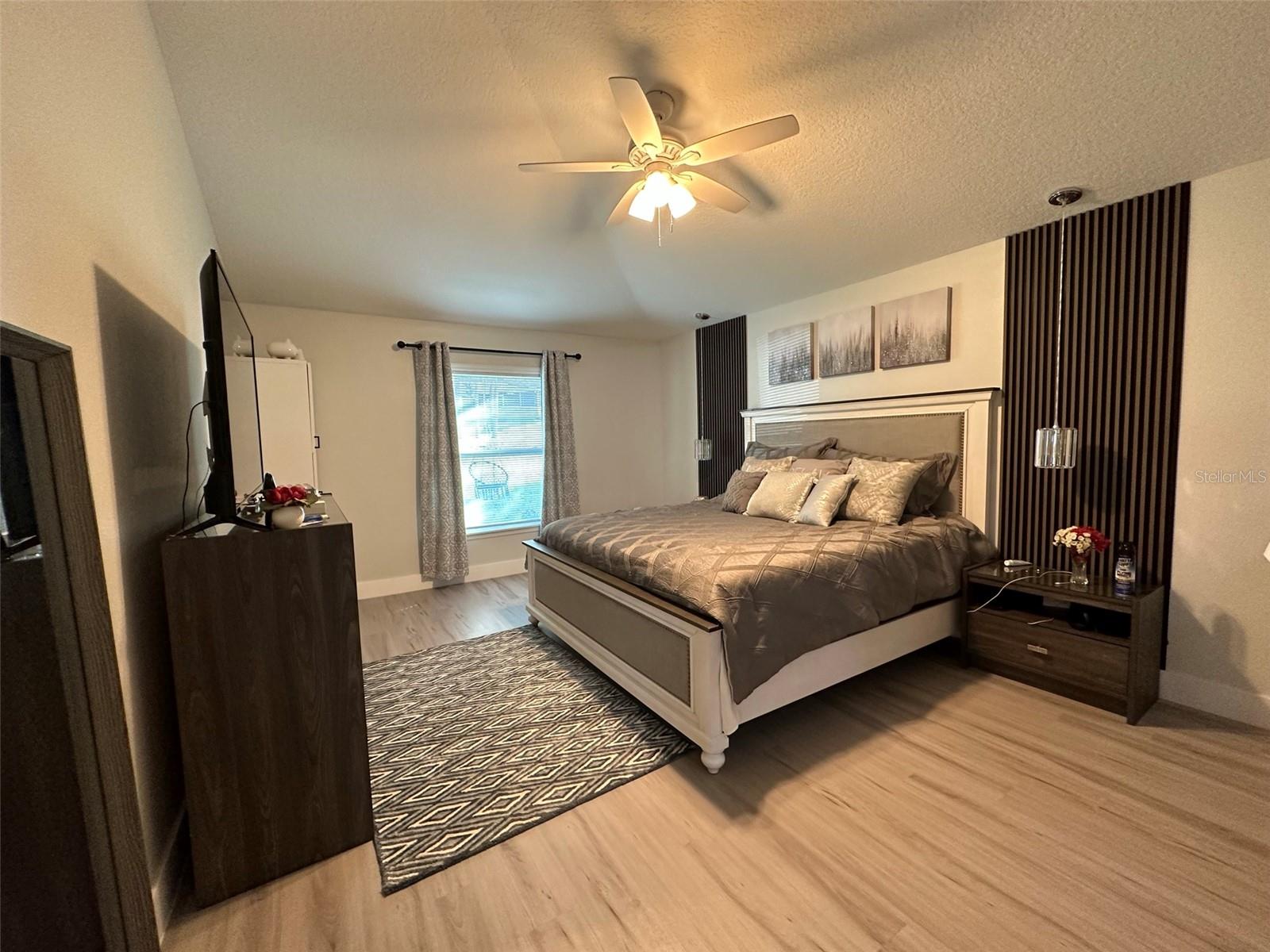 Image 18 of 30 For 9830 Water Fern Circle