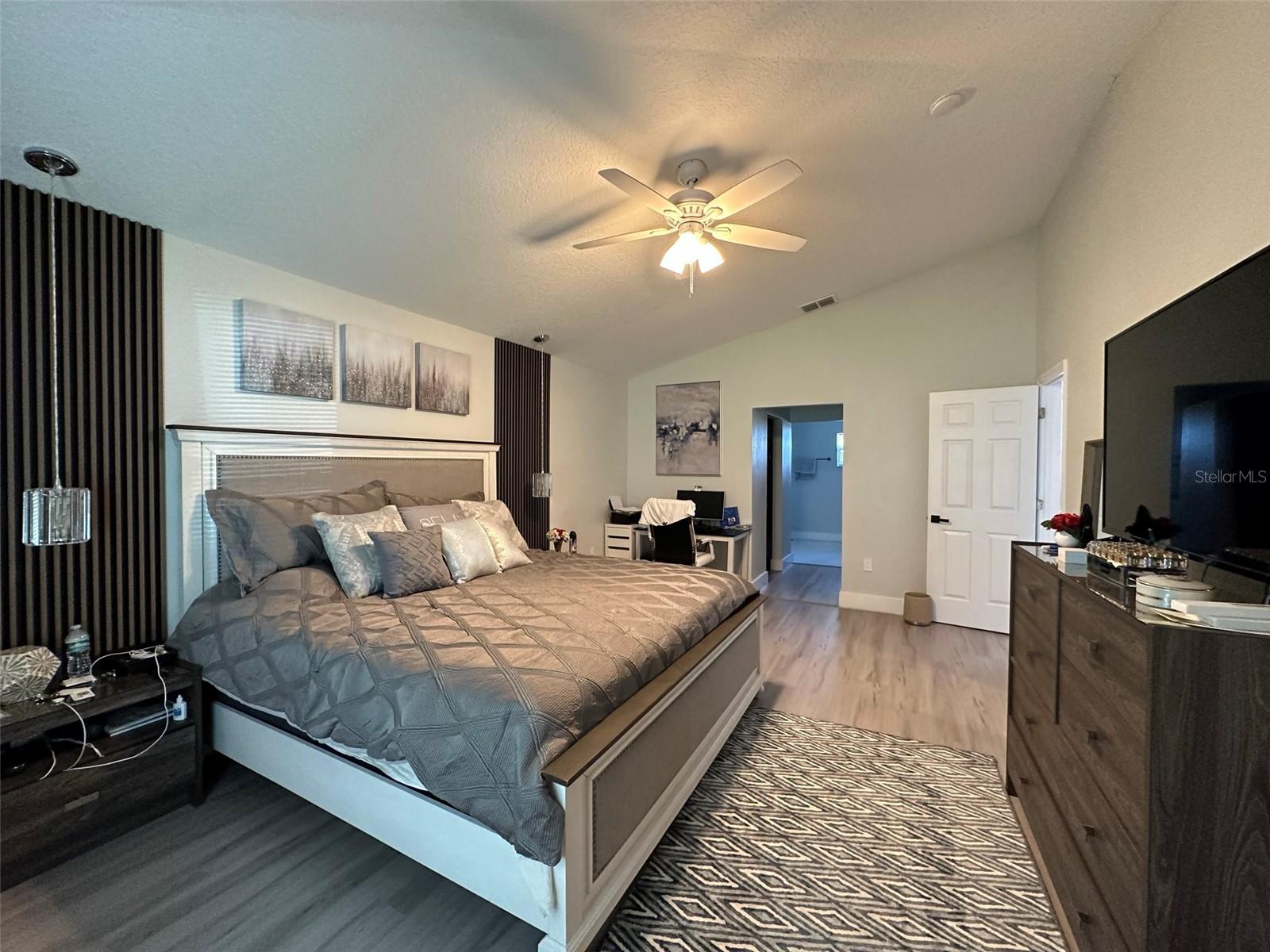 Image 19 of 30 For 9830 Water Fern Circle