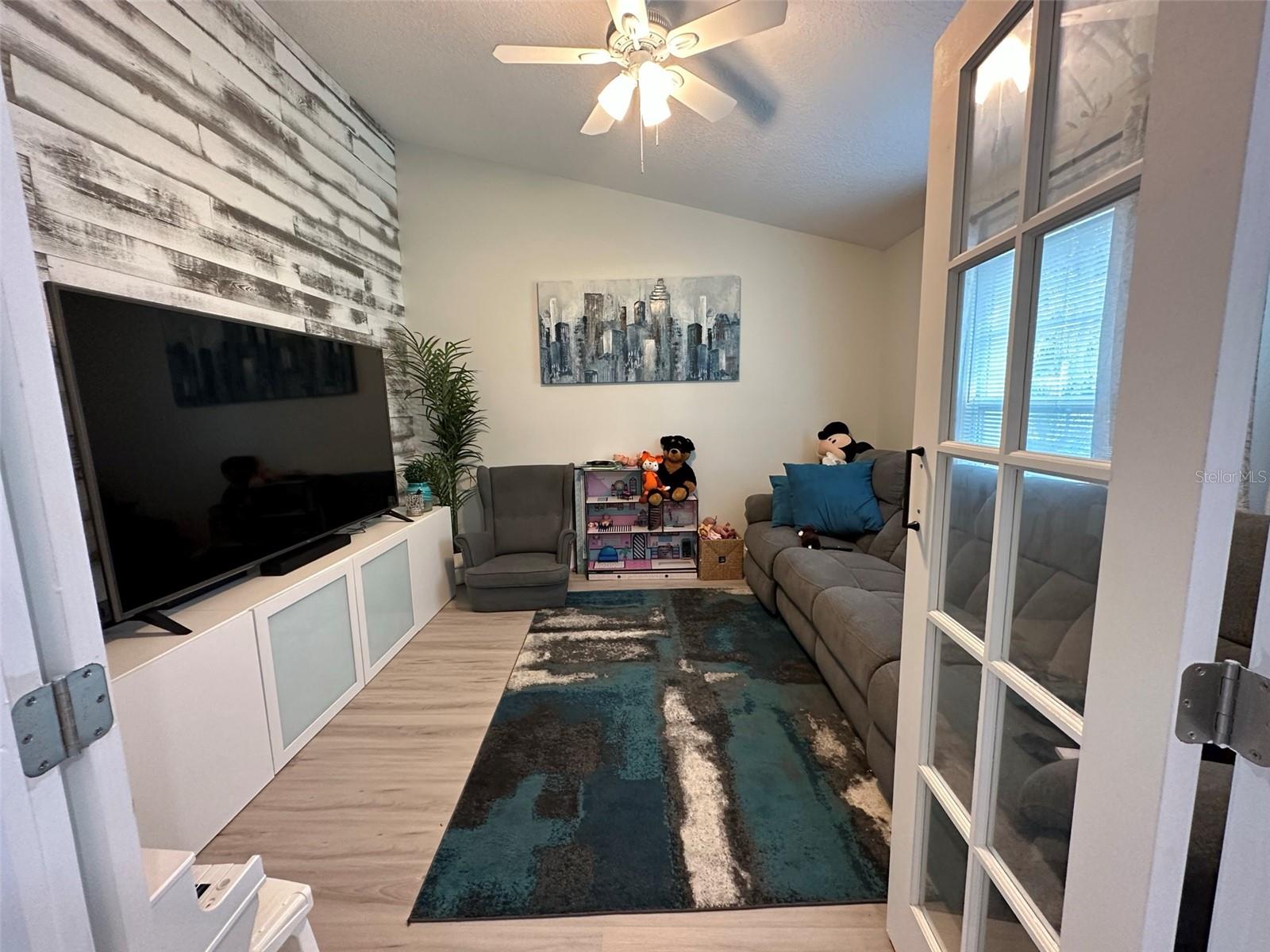 Image 4 of 30 For 9830 Water Fern Circle