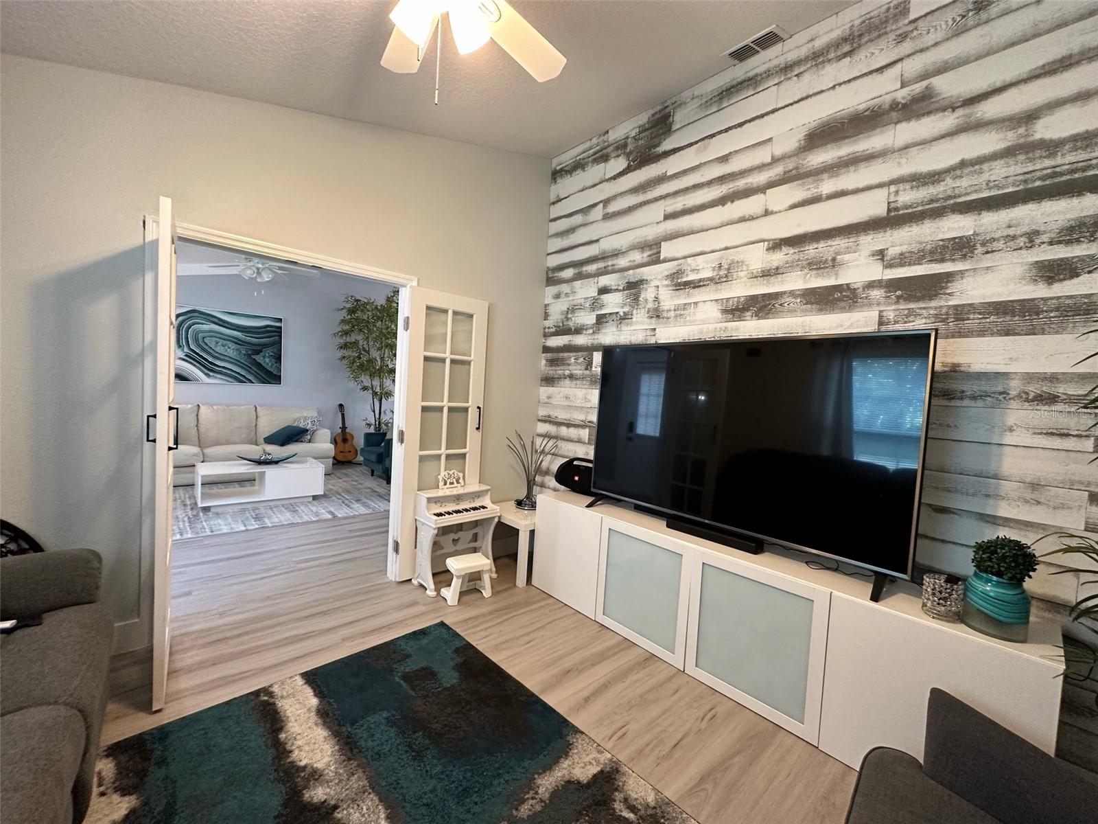 Image 5 of 30 For 9830 Water Fern Circle