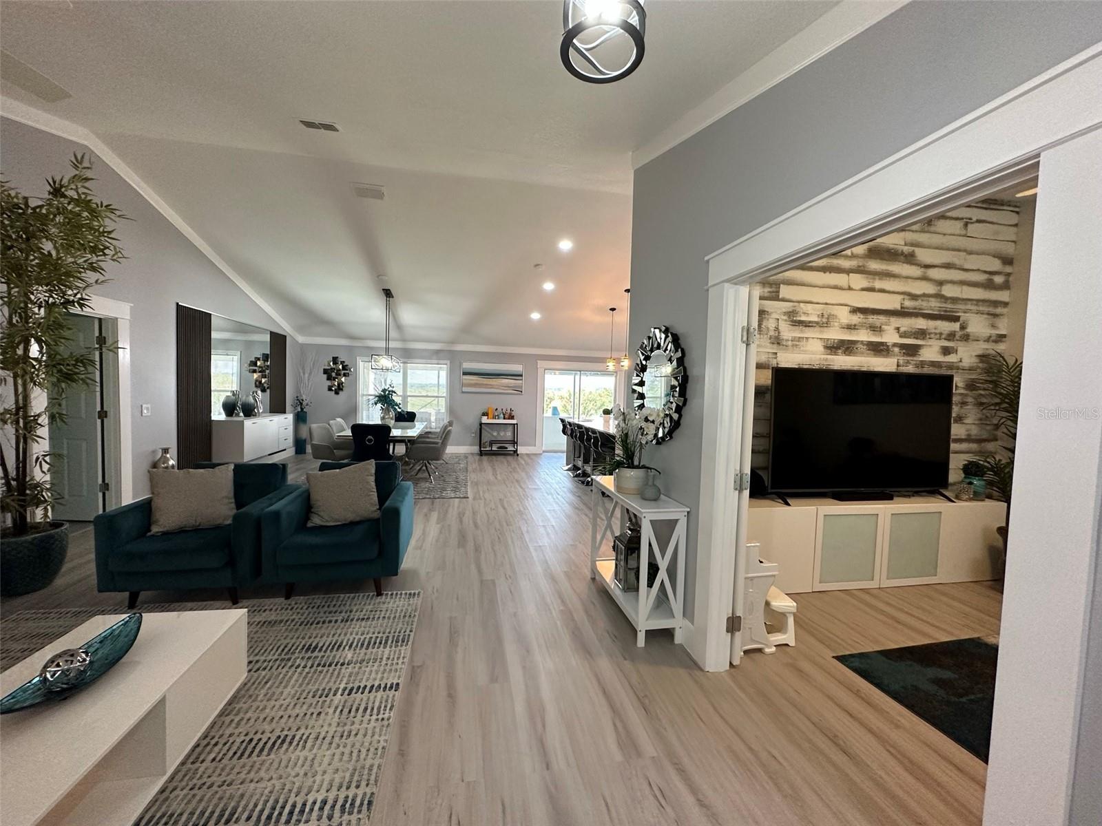 Image 6 of 30 For 9830 Water Fern Circle