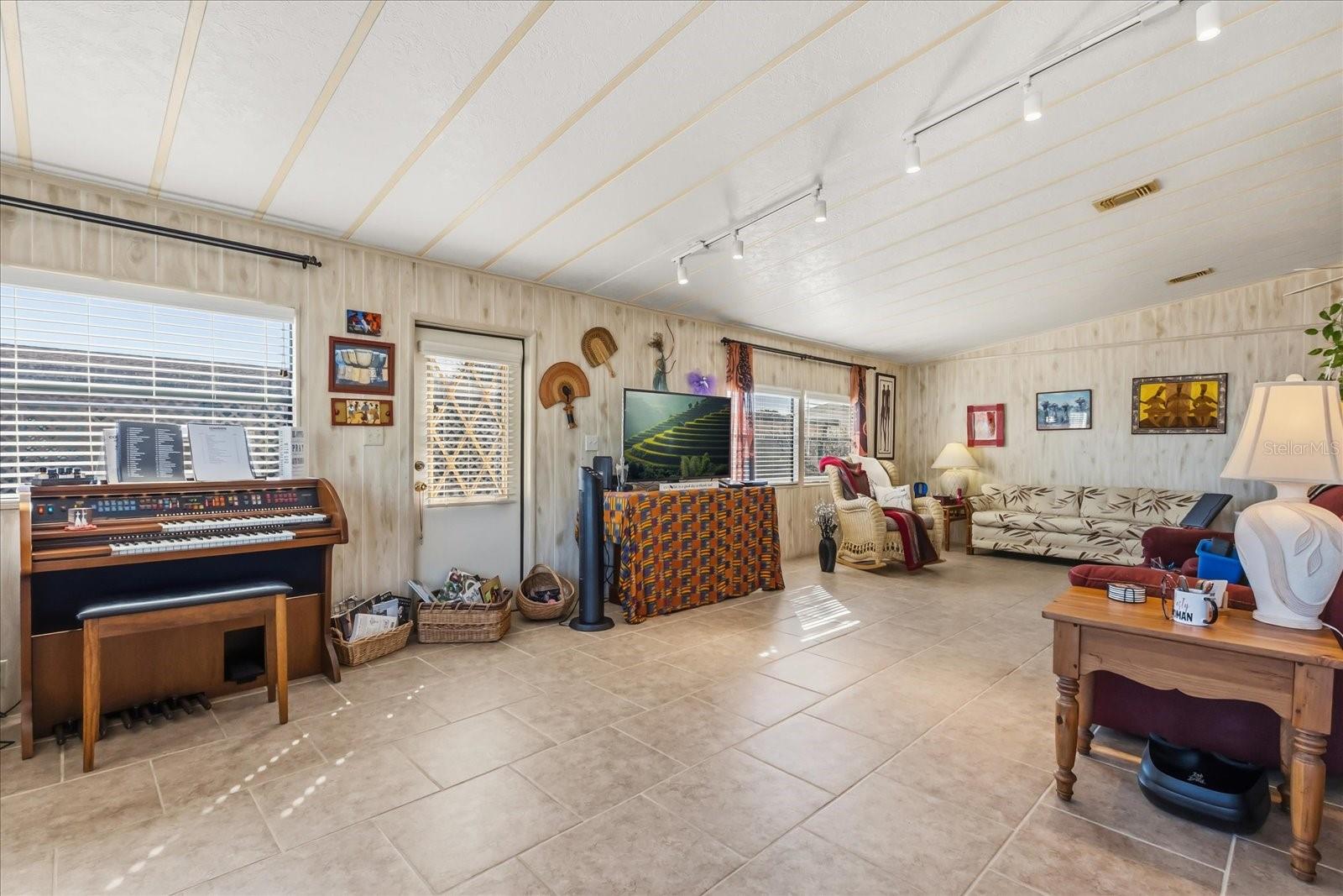 Image 8 of 56 For 1020 Dustin Drive