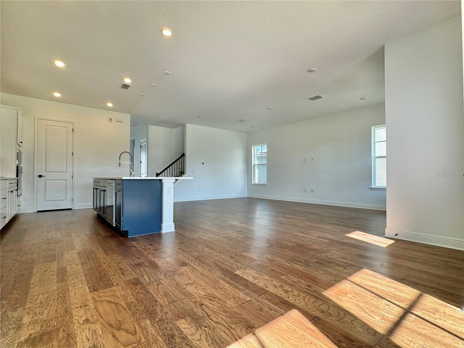 Image 11 of 60 For 13352 Leggett Alley