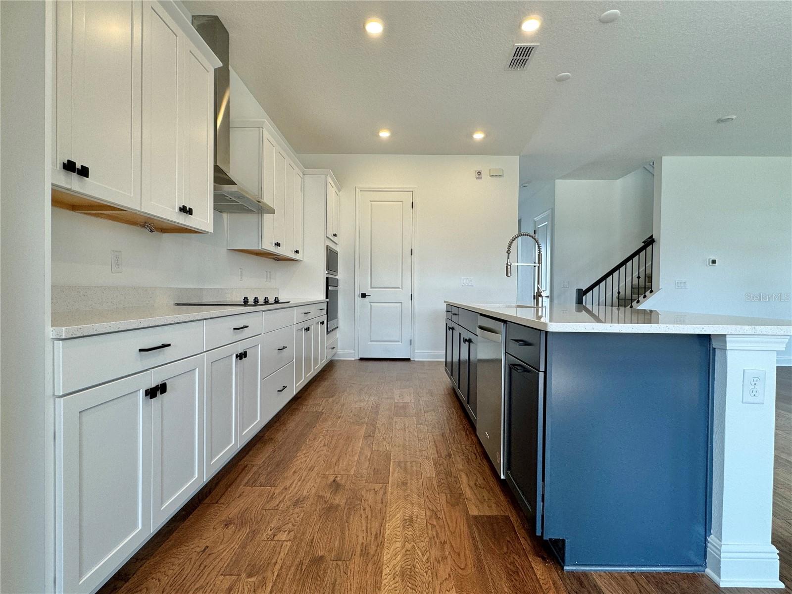 Image 12 of 60 For 13352 Leggett Alley