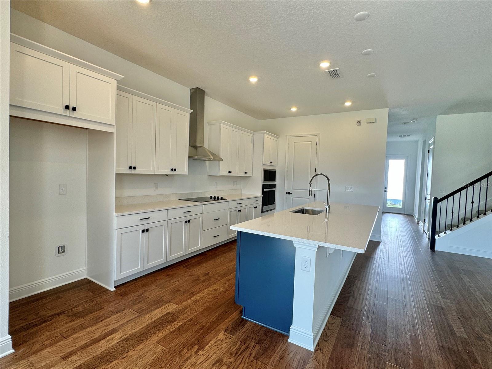 Image 9 of 60 For 13352 Leggett Alley