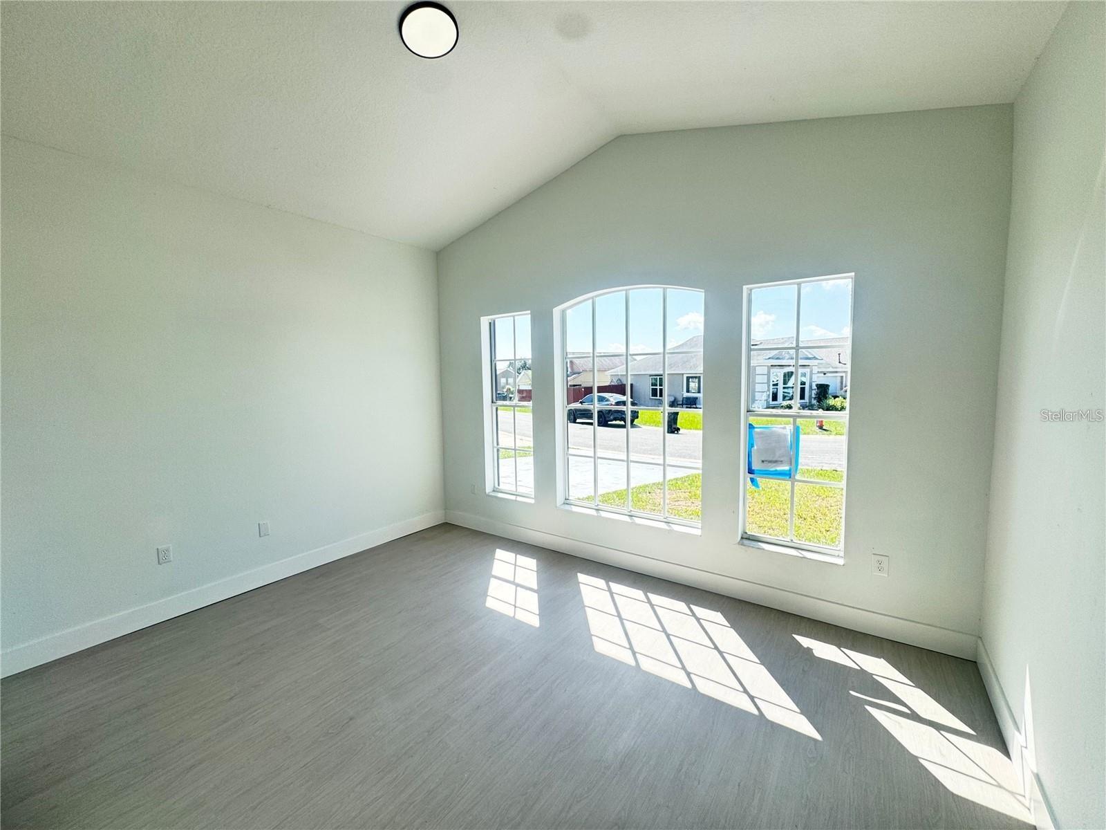 Image 17 of 33 For 207 High Ridge Drive