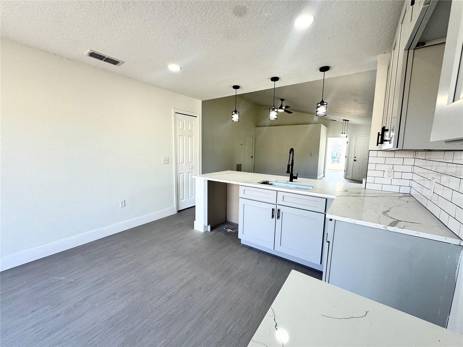 Image 8 of 33 For 207 High Ridge Drive