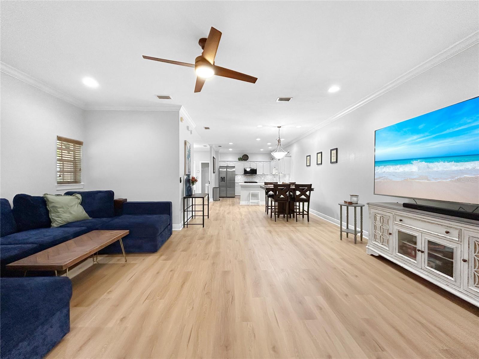 Listing photo id 9 for 254 Valencia Circle