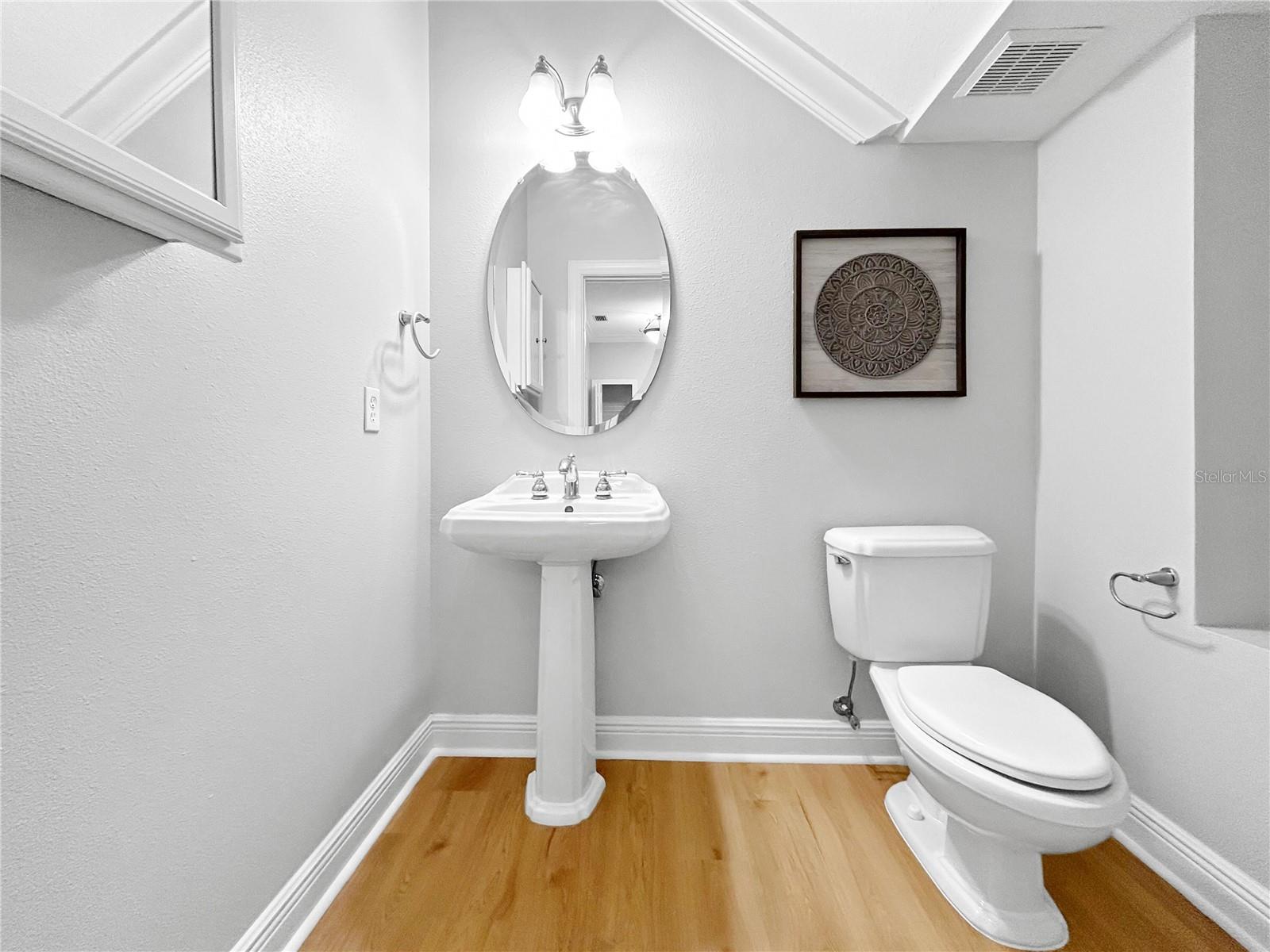 Listing photo id 11 for 254 Valencia Circle