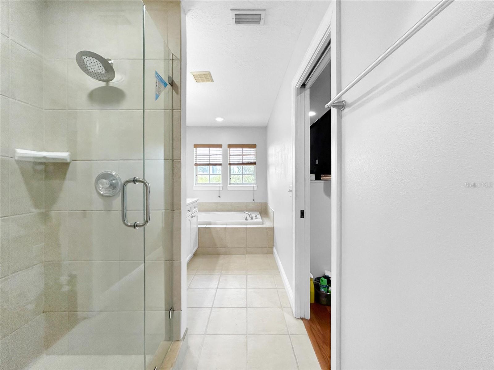 Listing photo id 20 for 254 Valencia Circle