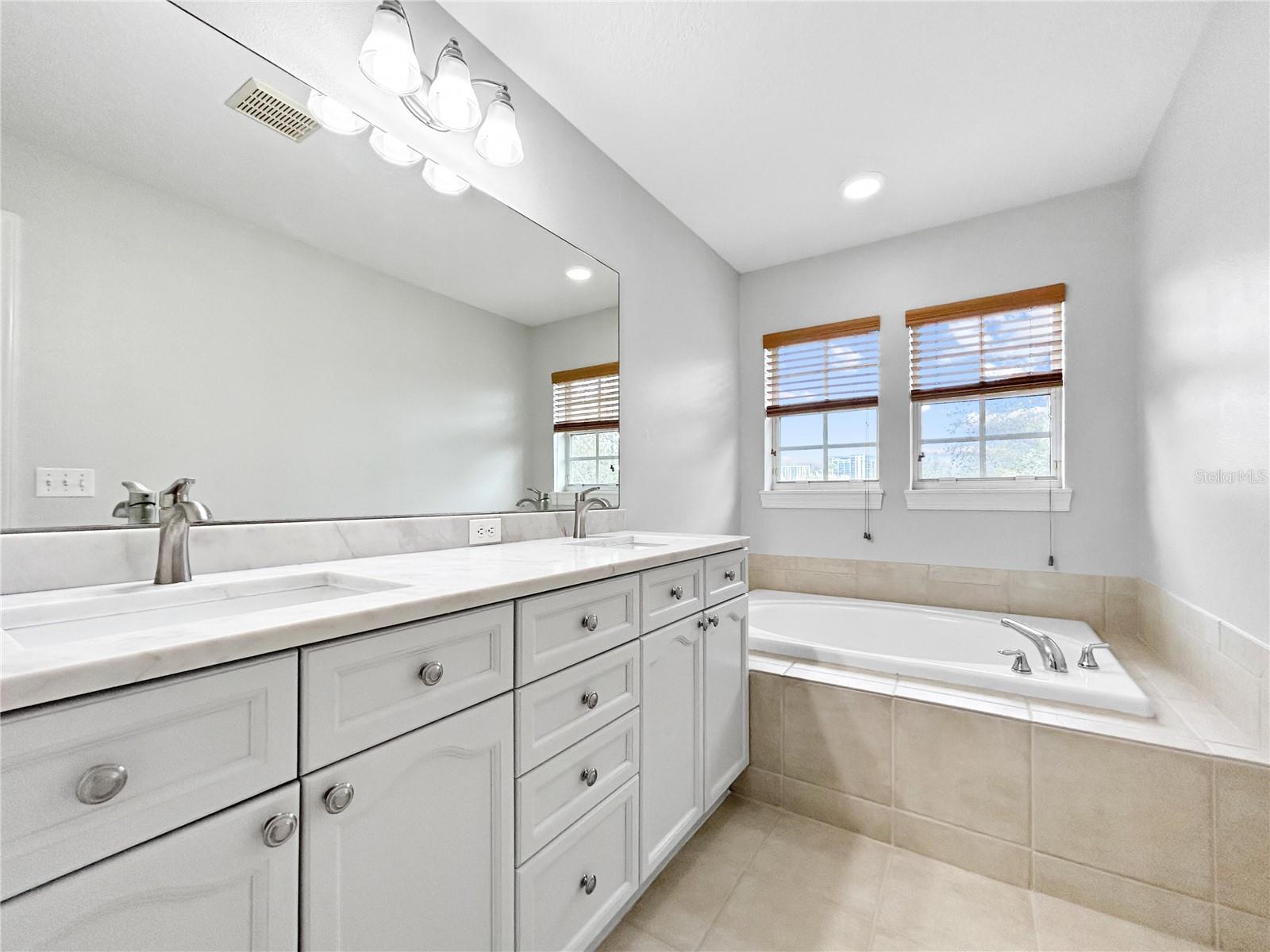 Listing photo id 21 for 254 Valencia Circle