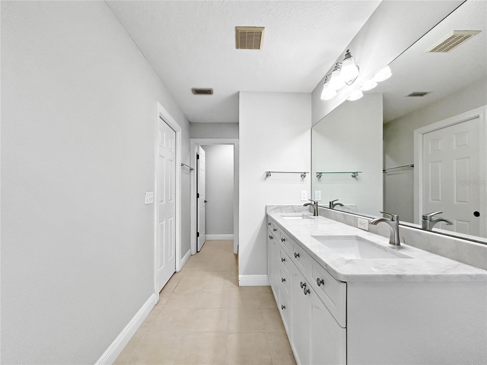 Listing photo id 22 for 254 Valencia Circle