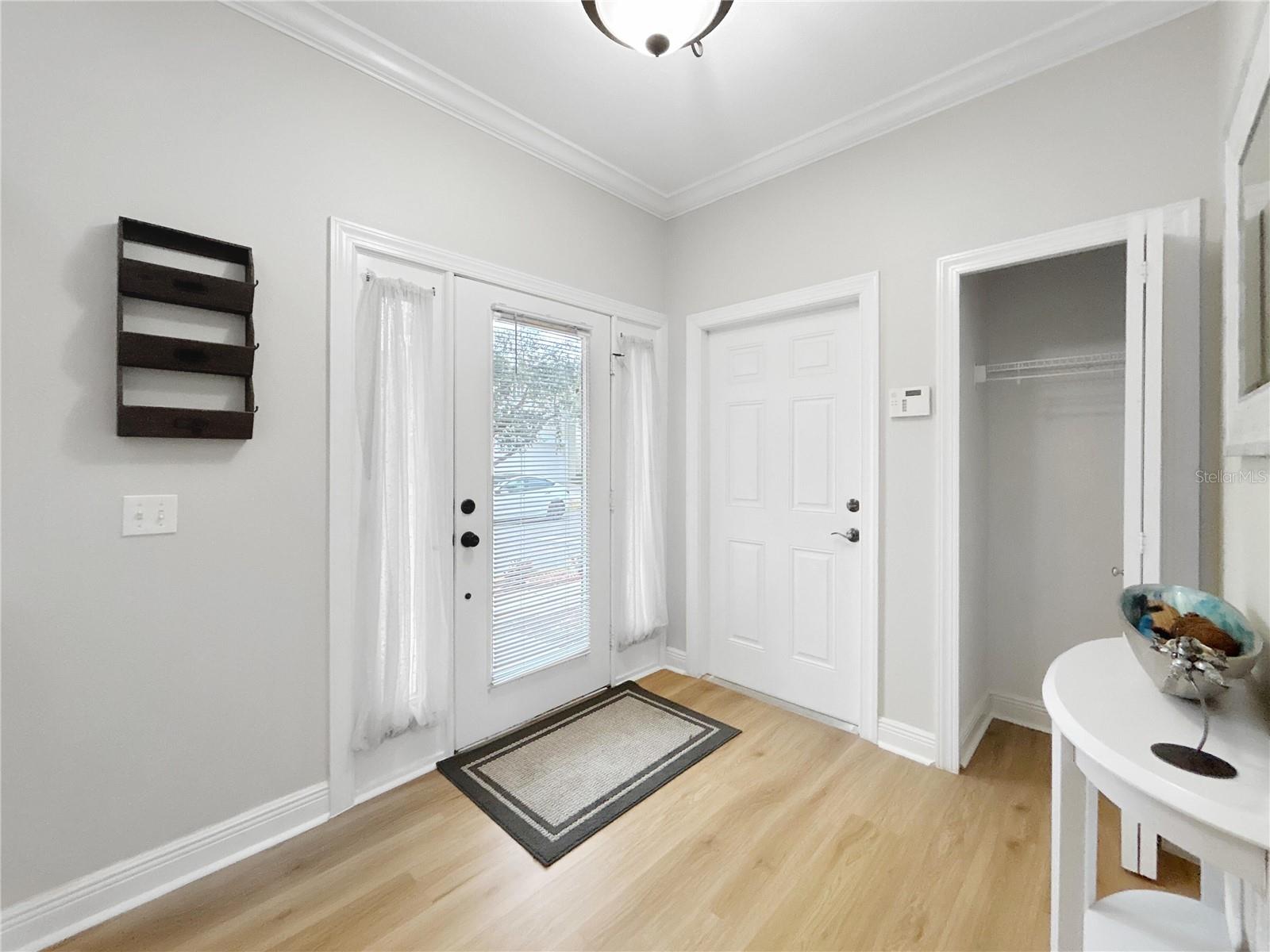 Listing photo id 2 for 254 Valencia Circle