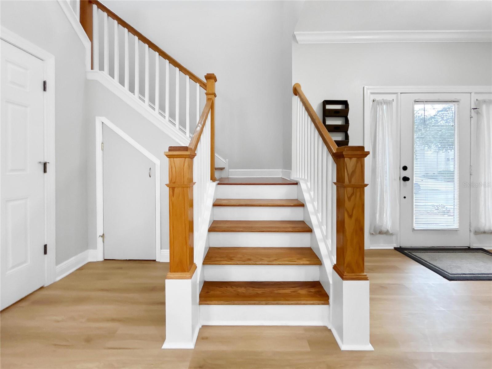 Listing photo id 4 for 254 Valencia Circle