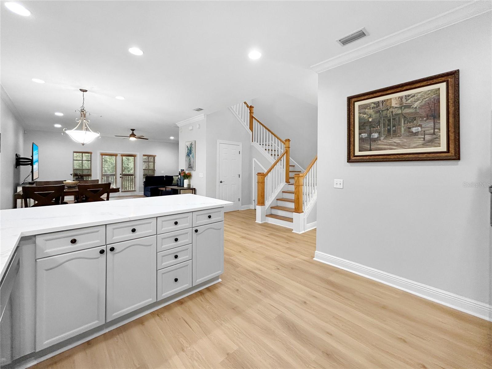 Listing photo id 7 for 254 Valencia Circle