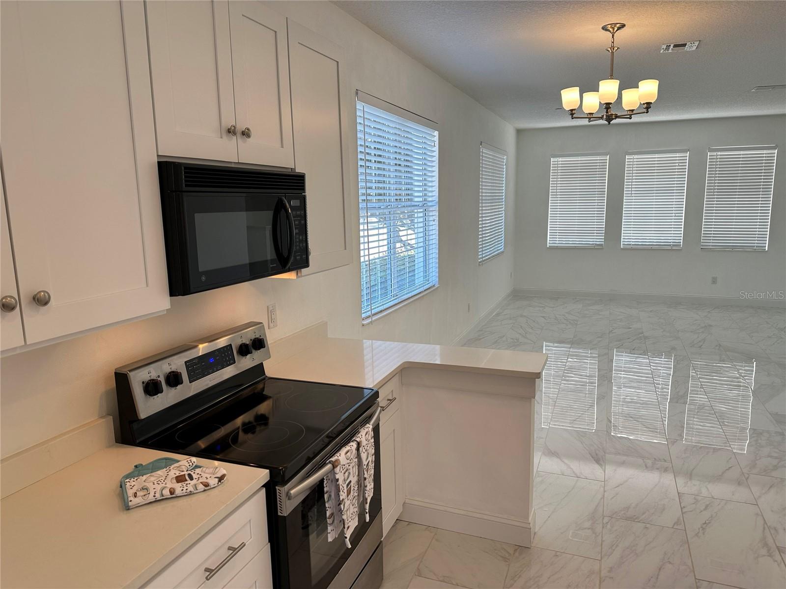 Image 16 of 81 For 9189 Camden Gardens Street