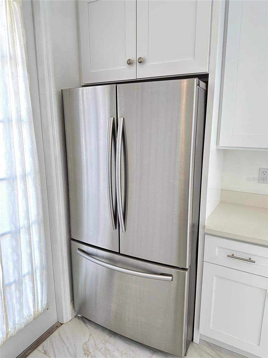 Image 19 of 81 For 9189 Camden Gardens Street