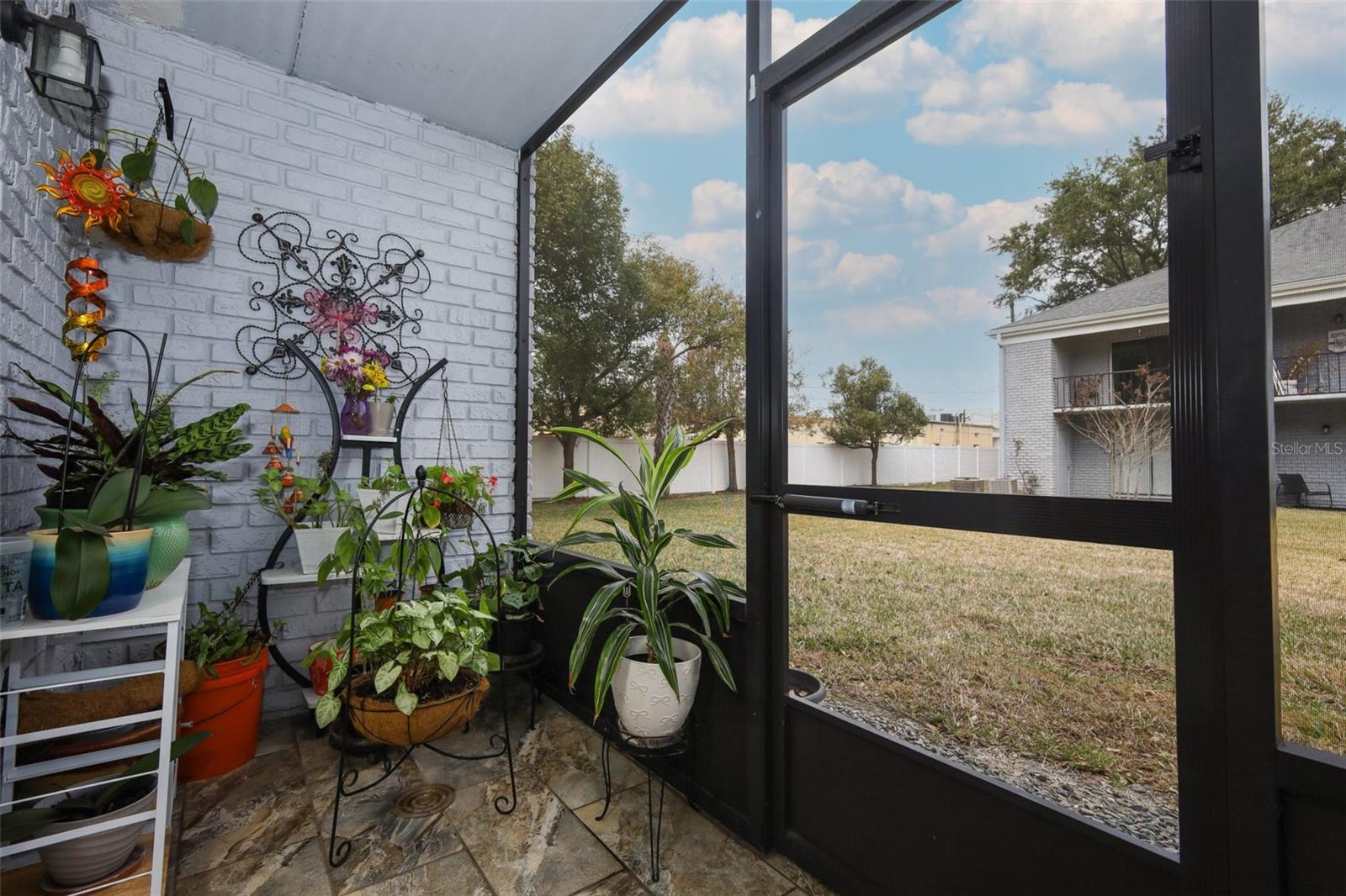 Image 20 of 43 For 189 Lewfield Circle 189