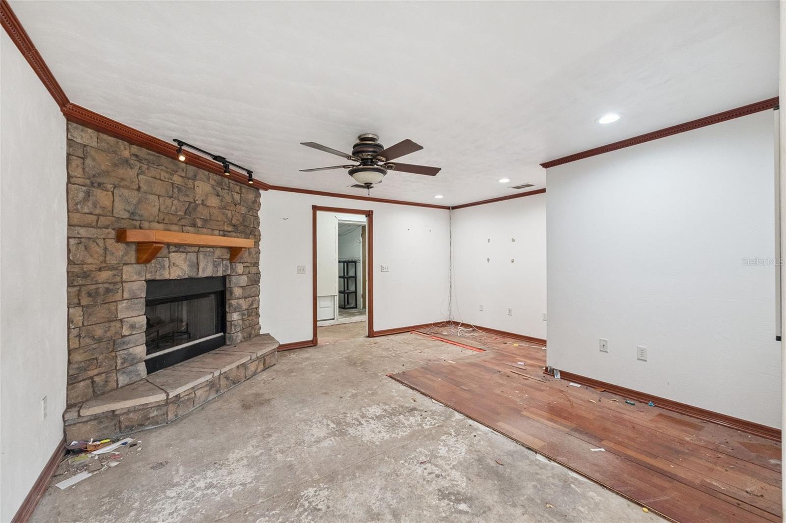 Image 7 of 13 For 1449 Shady Place