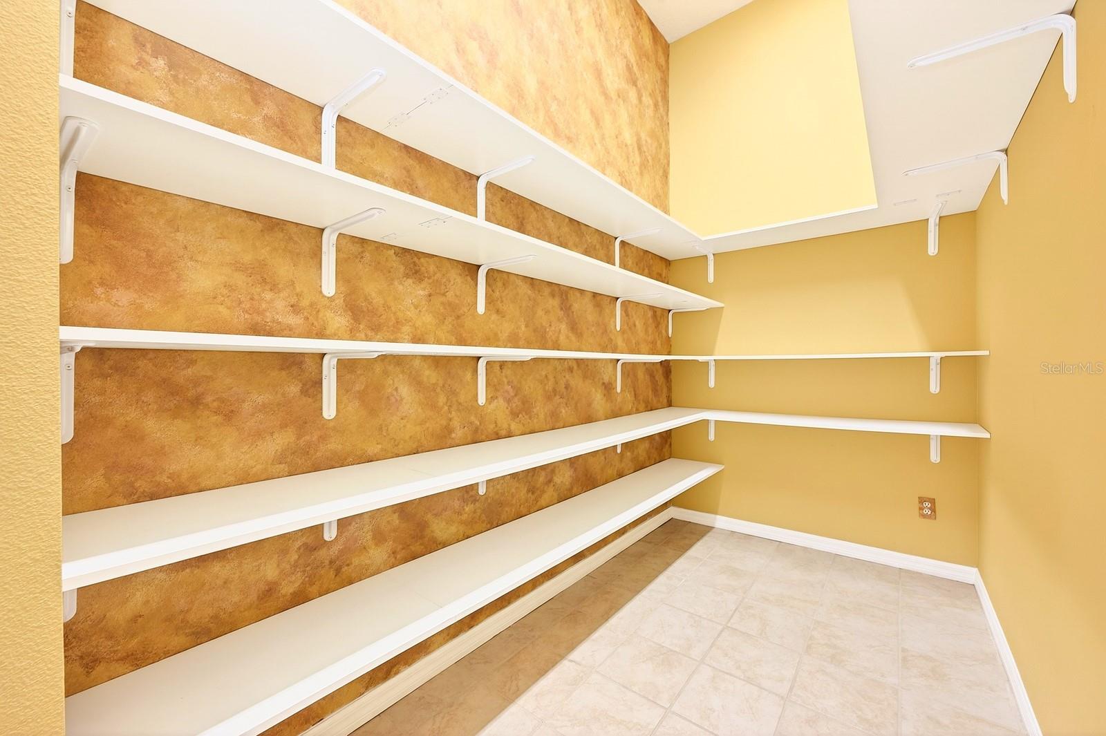 Listing photo id 8 for 3965 Emerald Estates Circle