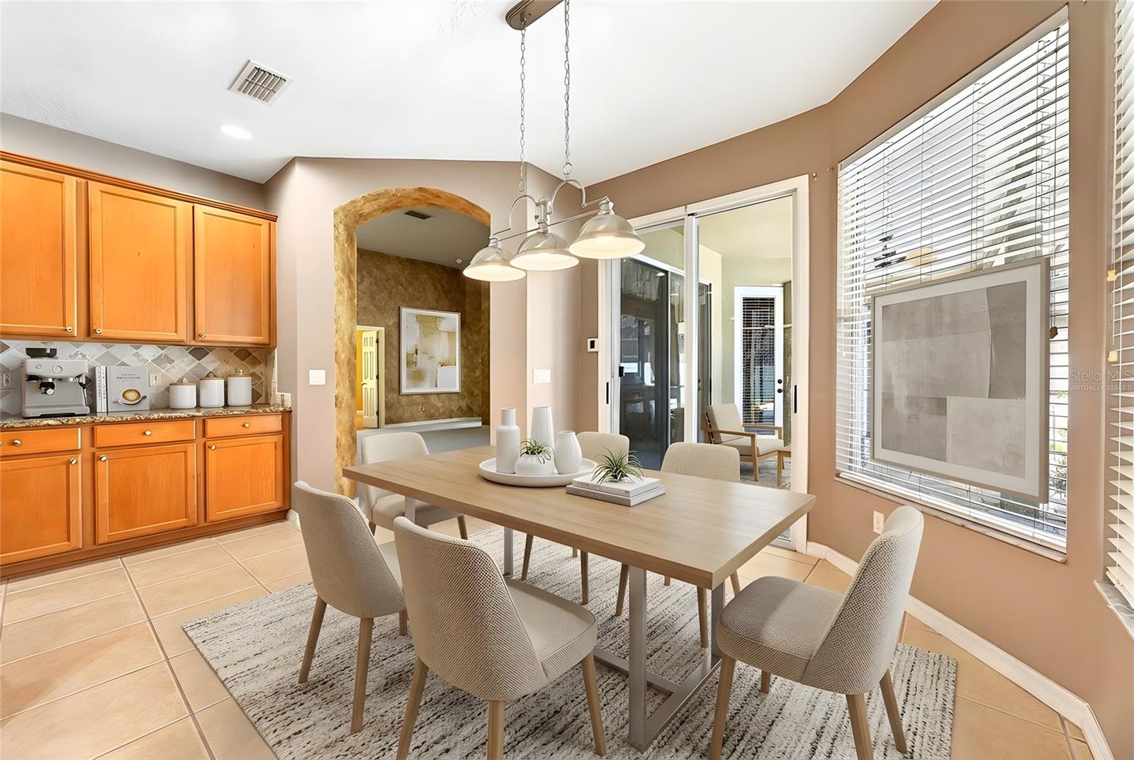 Listing photo id 9 for 3965 Emerald Estates Circle