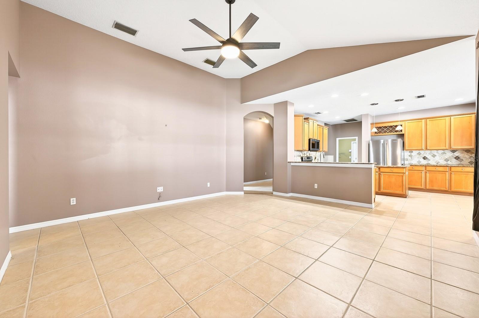 Listing photo id 11 for 3965 Emerald Estates Circle