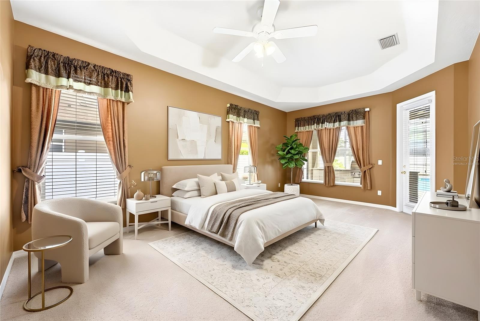 Listing photo id 13 for 3965 Emerald Estates Circle