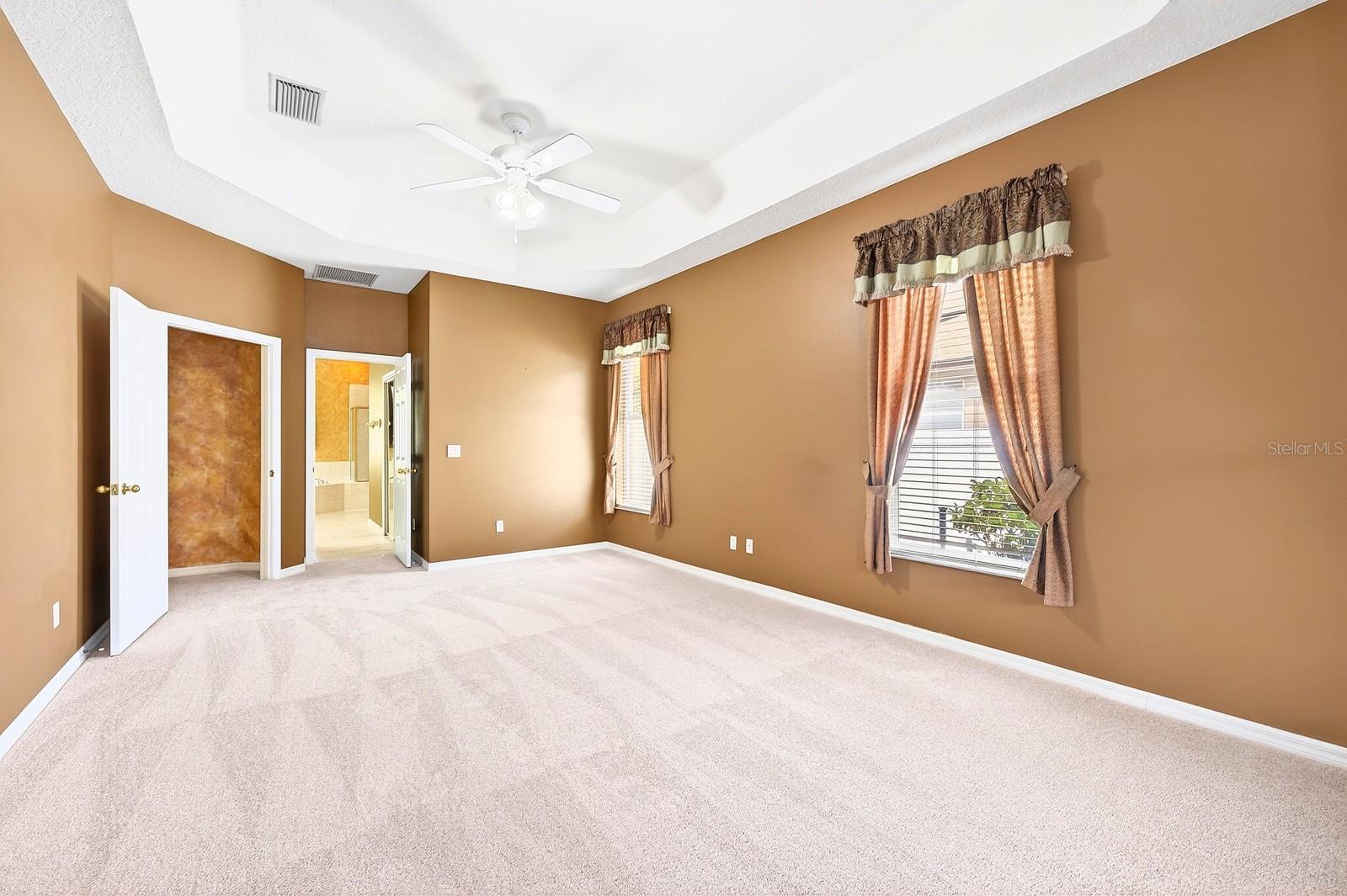 Listing photo id 14 for 3965 Emerald Estates Circle