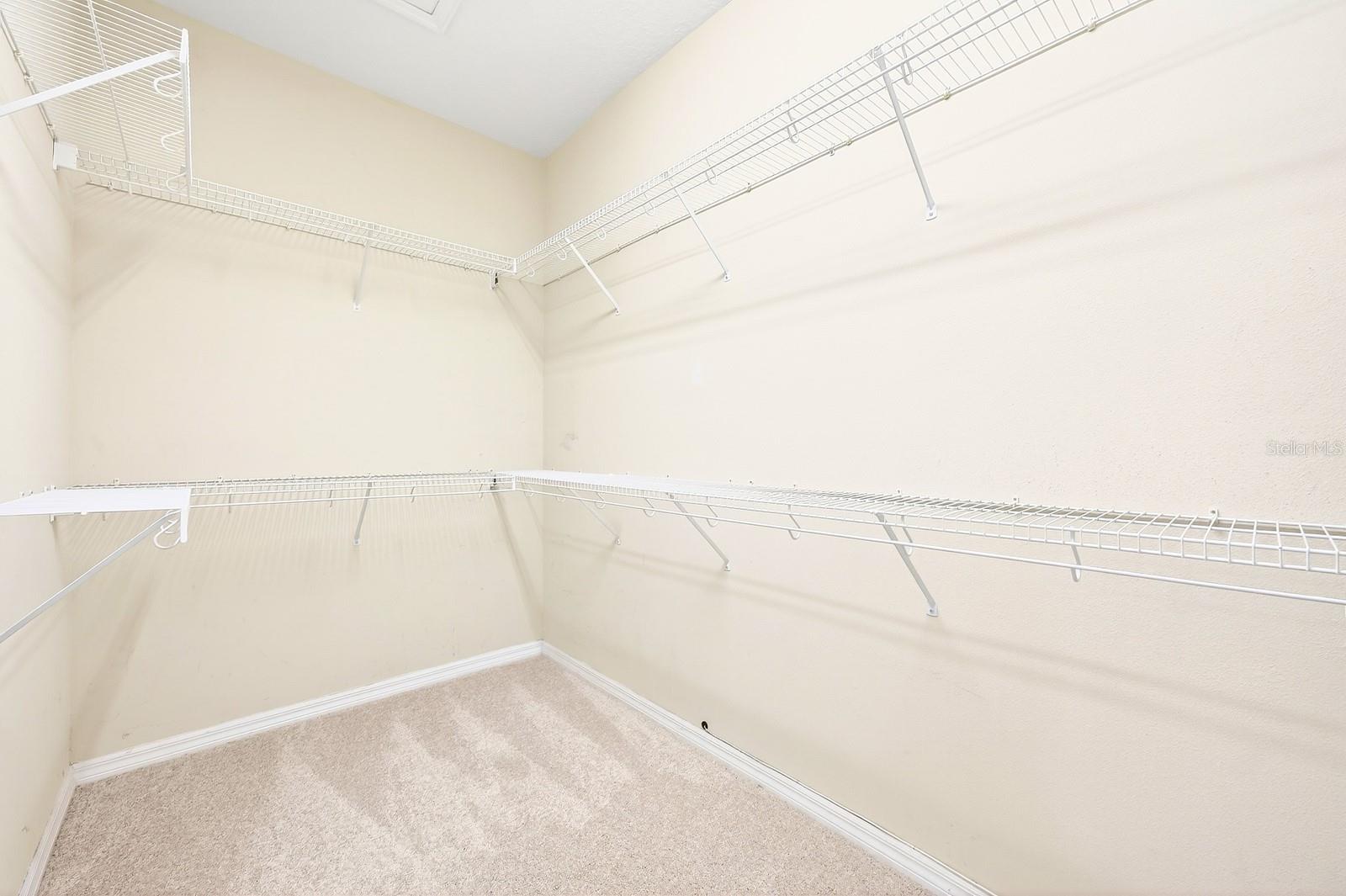 Listing photo id 15 for 3965 Emerald Estates Circle