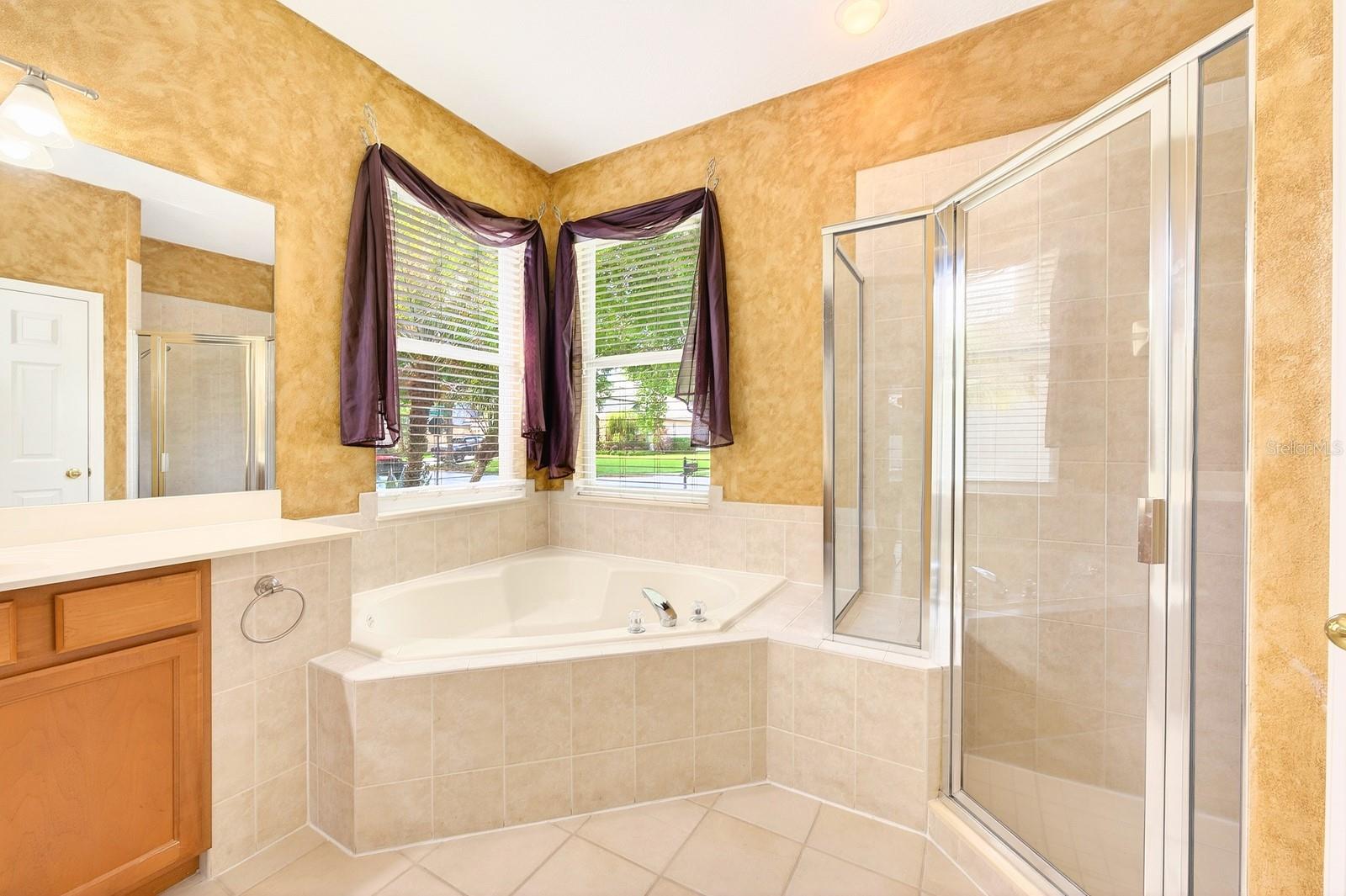 Listing photo id 17 for 3965 Emerald Estates Circle