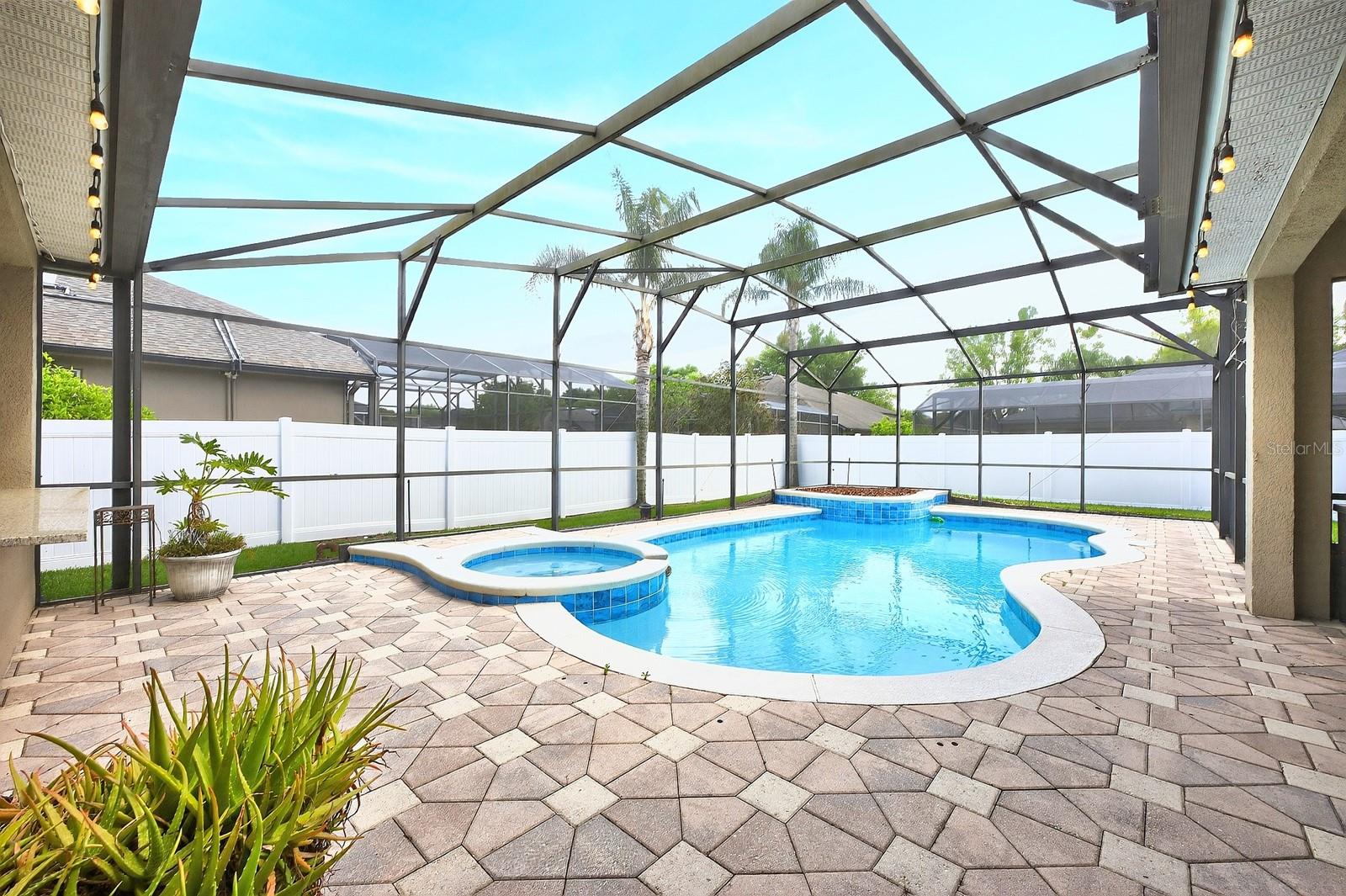 Listing photo id 0 for 3965 Emerald Estates Circle