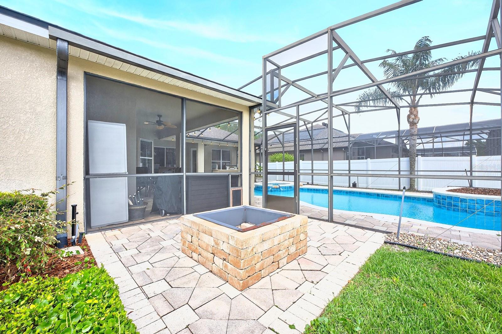 Listing photo id 35 for 3965 Emerald Estates Circle