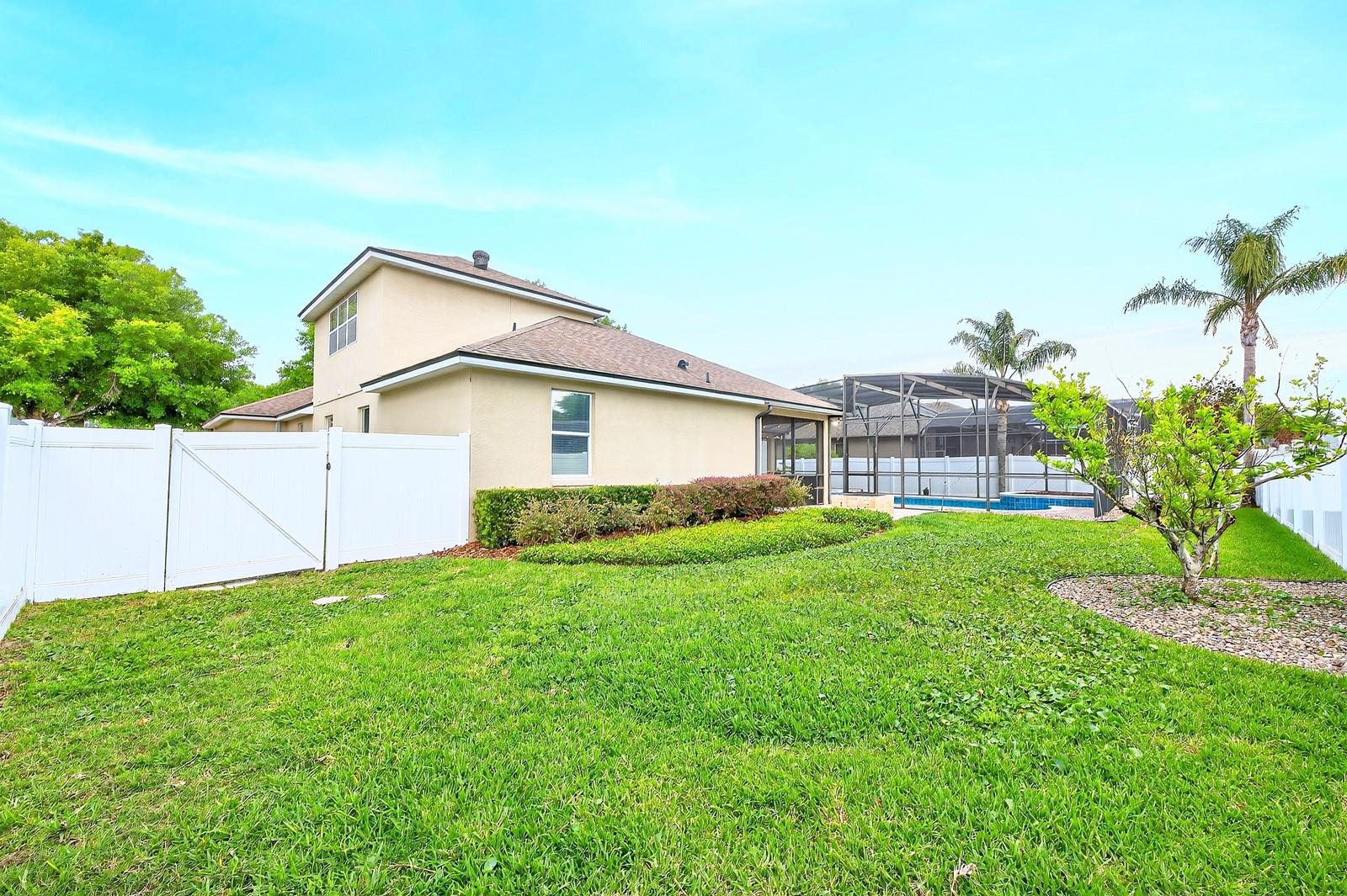 Listing photo id 37 for 3965 Emerald Estates Circle