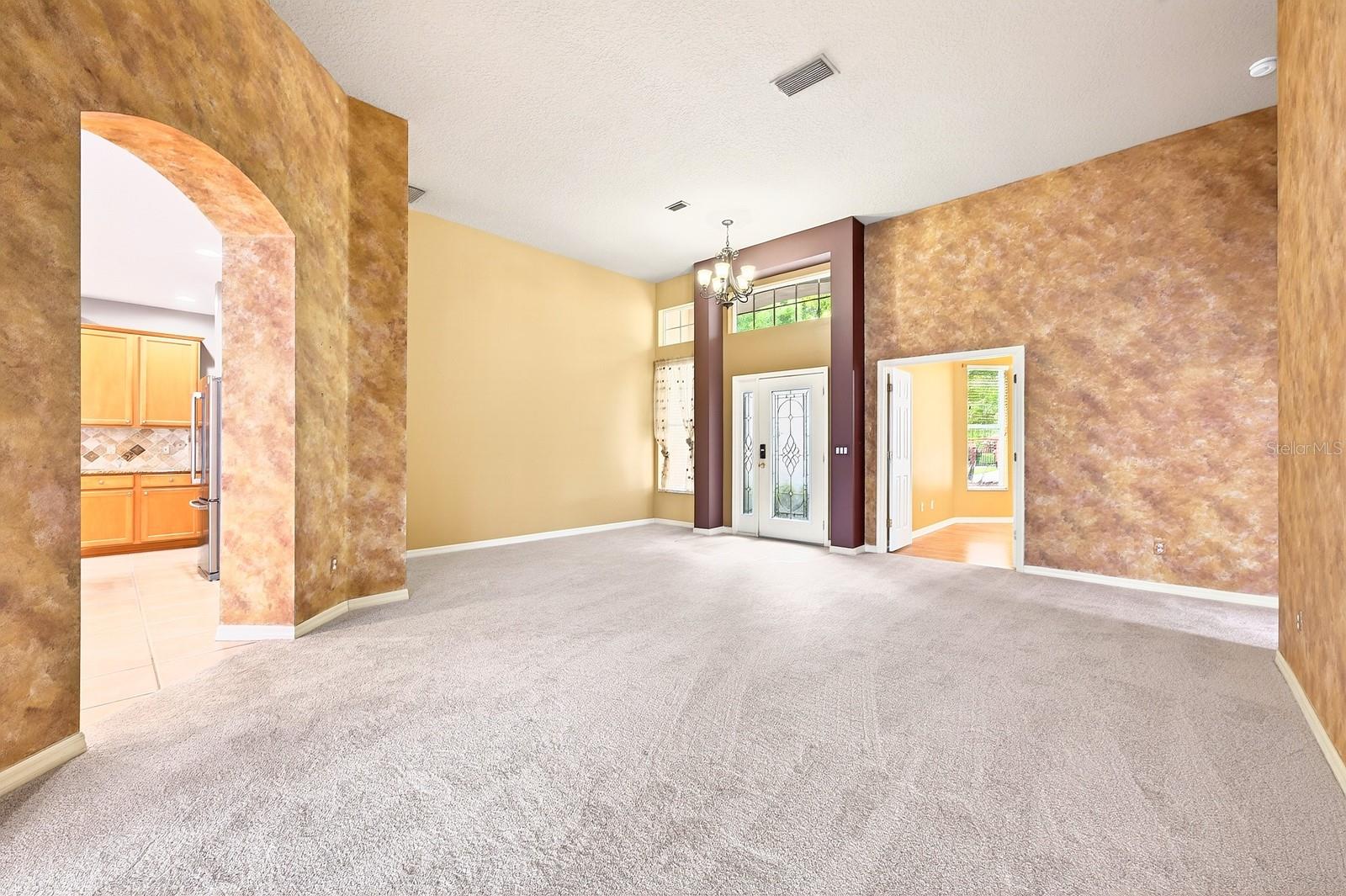 Listing photo id 2 for 3965 Emerald Estates Circle