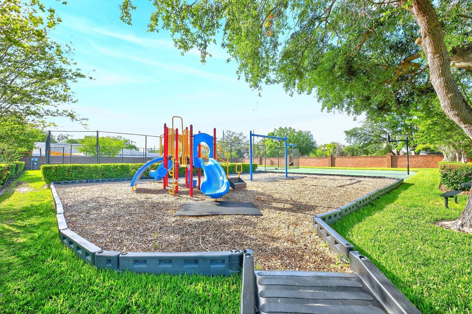 Listing photo id 38 for 3965 Emerald Estates Circle