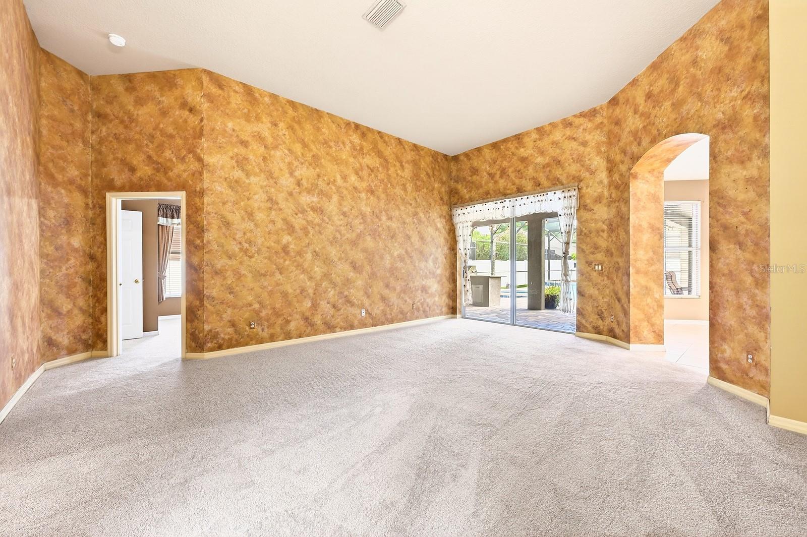 Listing photo id 41 for 3965 Emerald Estates Circle