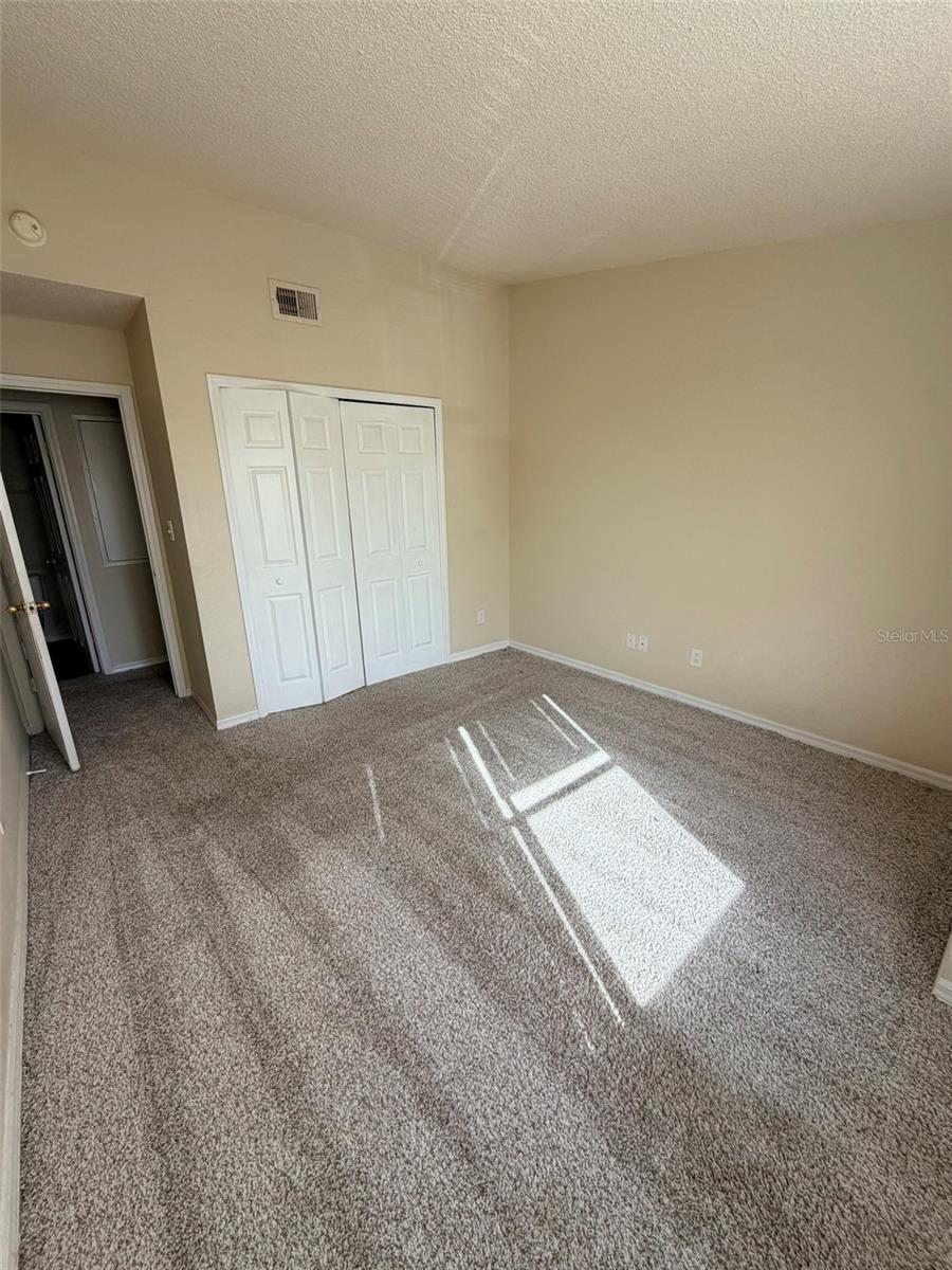 Image 4 of 15 For 2936 Antique Oaks  70