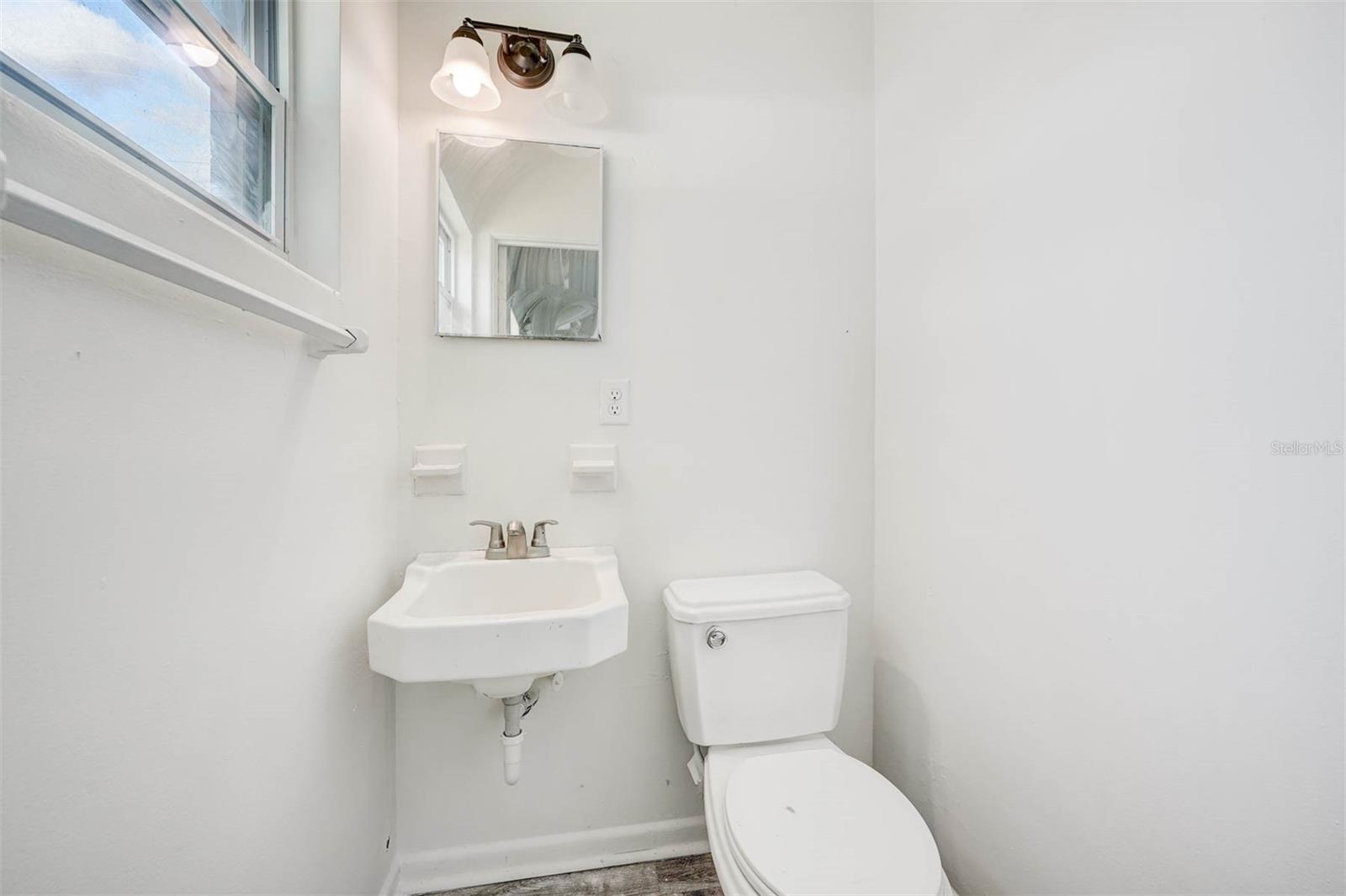 Image 6 of 20 For 5211 Bonnie Brae Circle