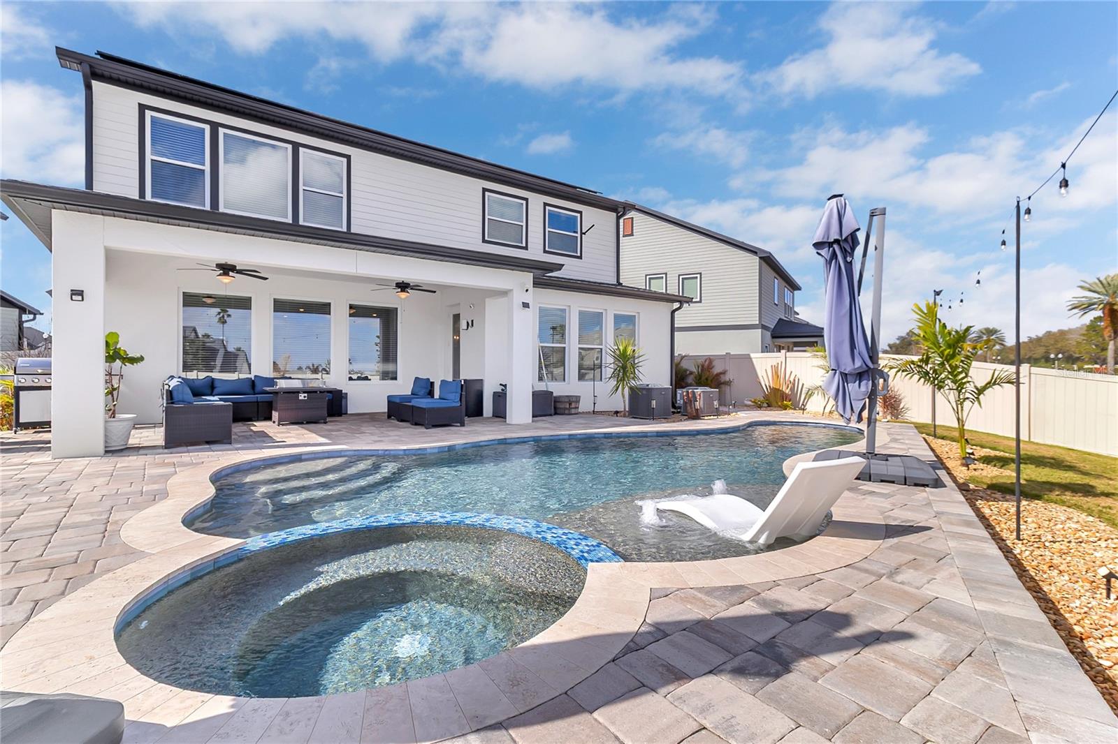 Image 2 of 52 For 17140 Cercis Loop