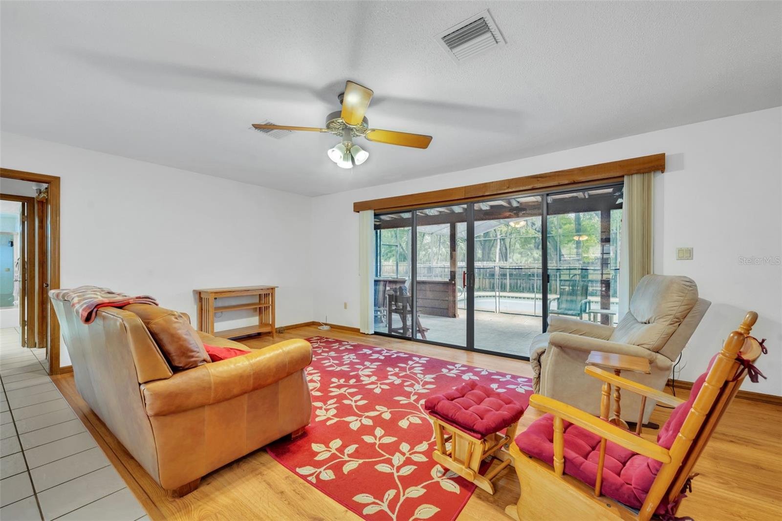 Image 10 of 30 For 424 Kimberly Court