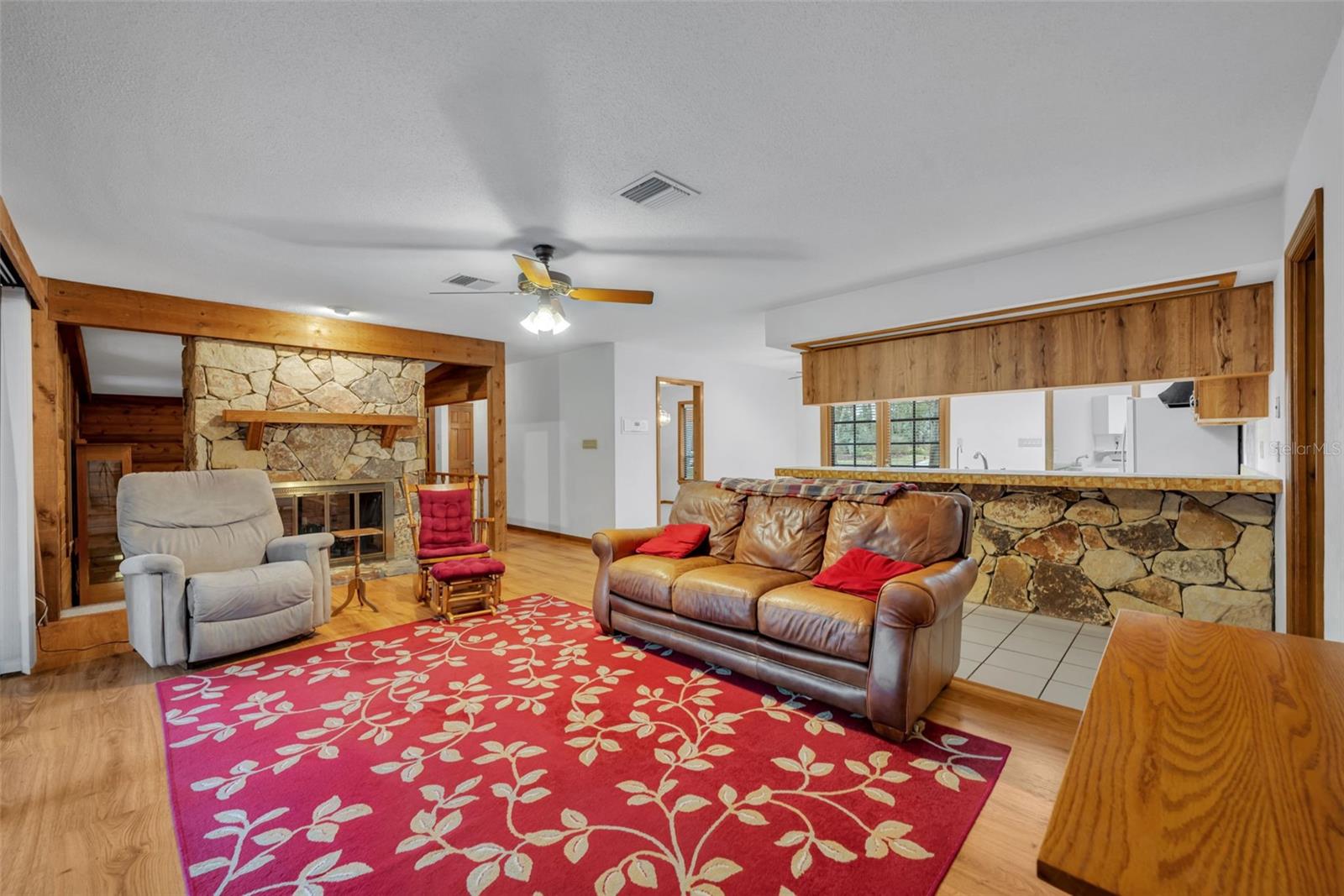 Image 11 of 30 For 424 Kimberly Court