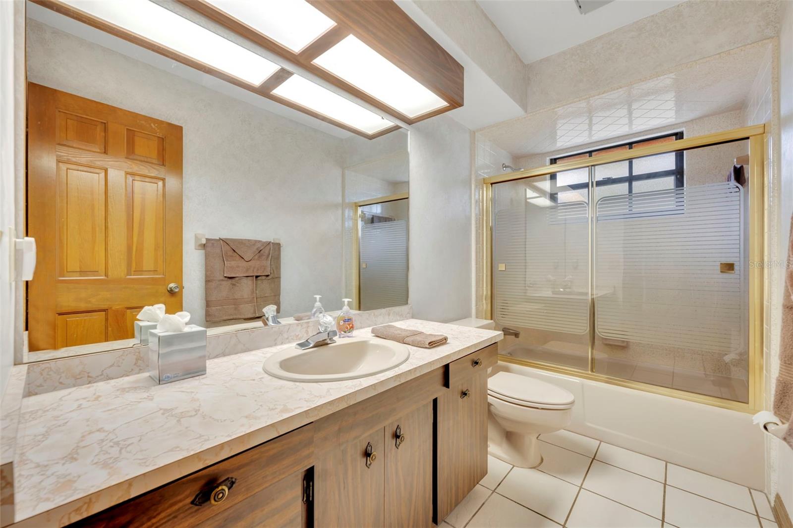 Image 15 of 30 For 424 Kimberly Court