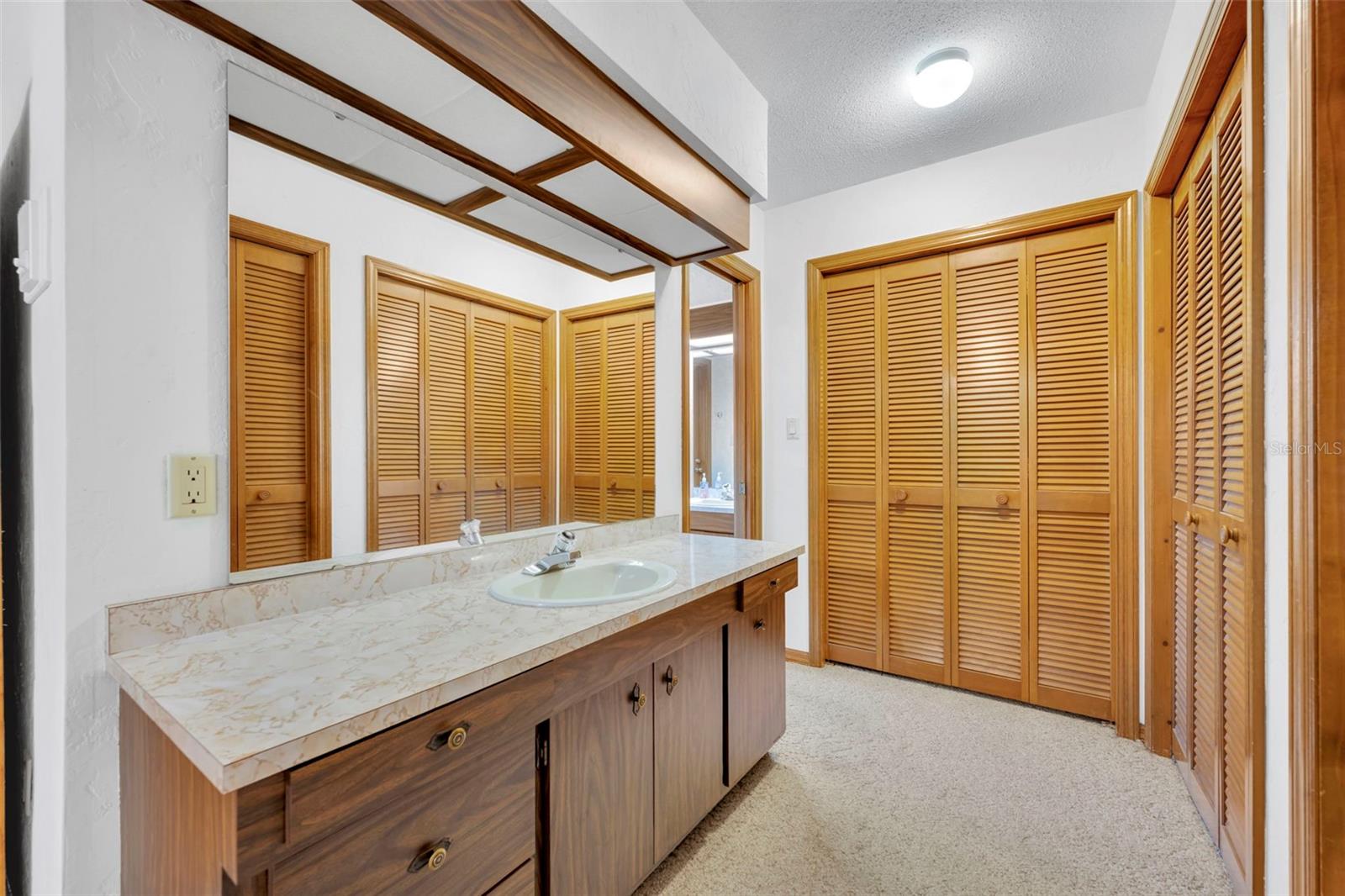 Image 18 of 30 For 424 Kimberly Court