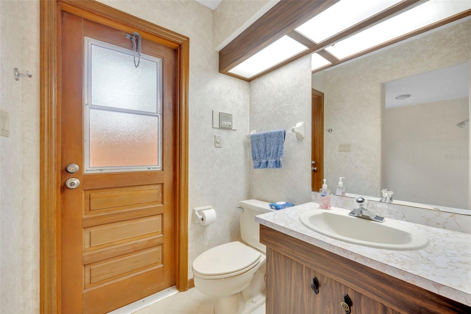 Image 19 of 30 For 424 Kimberly Court