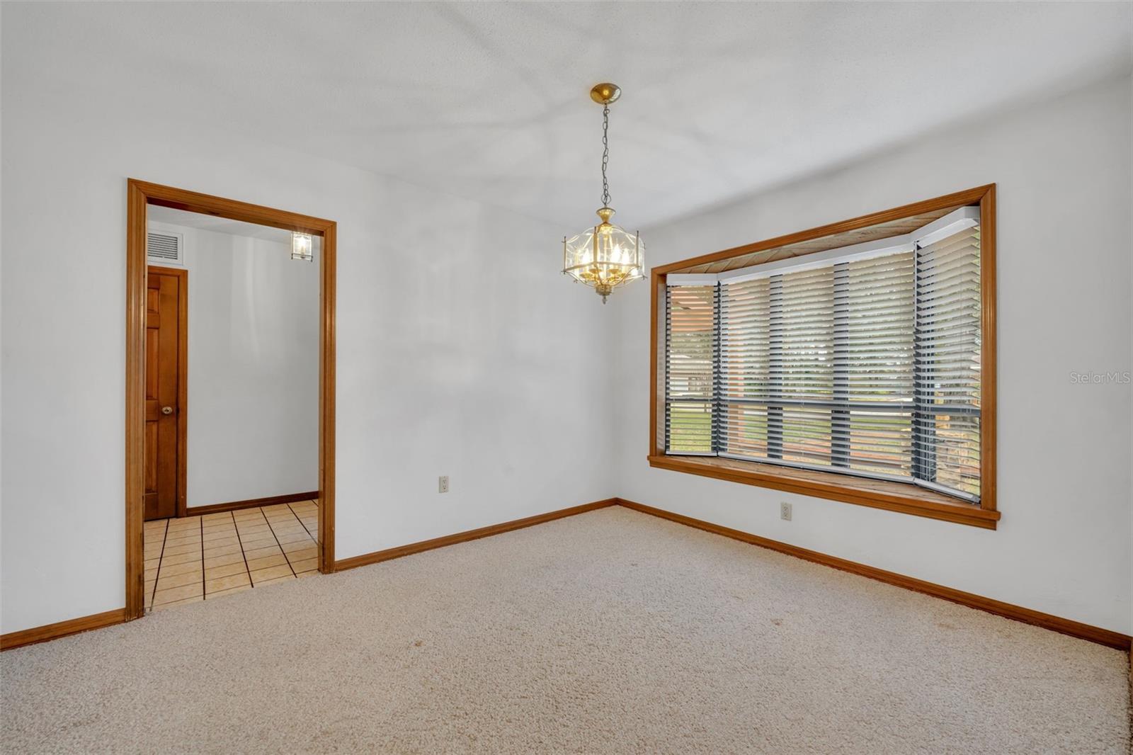 Image 6 of 30 For 424 Kimberly Court