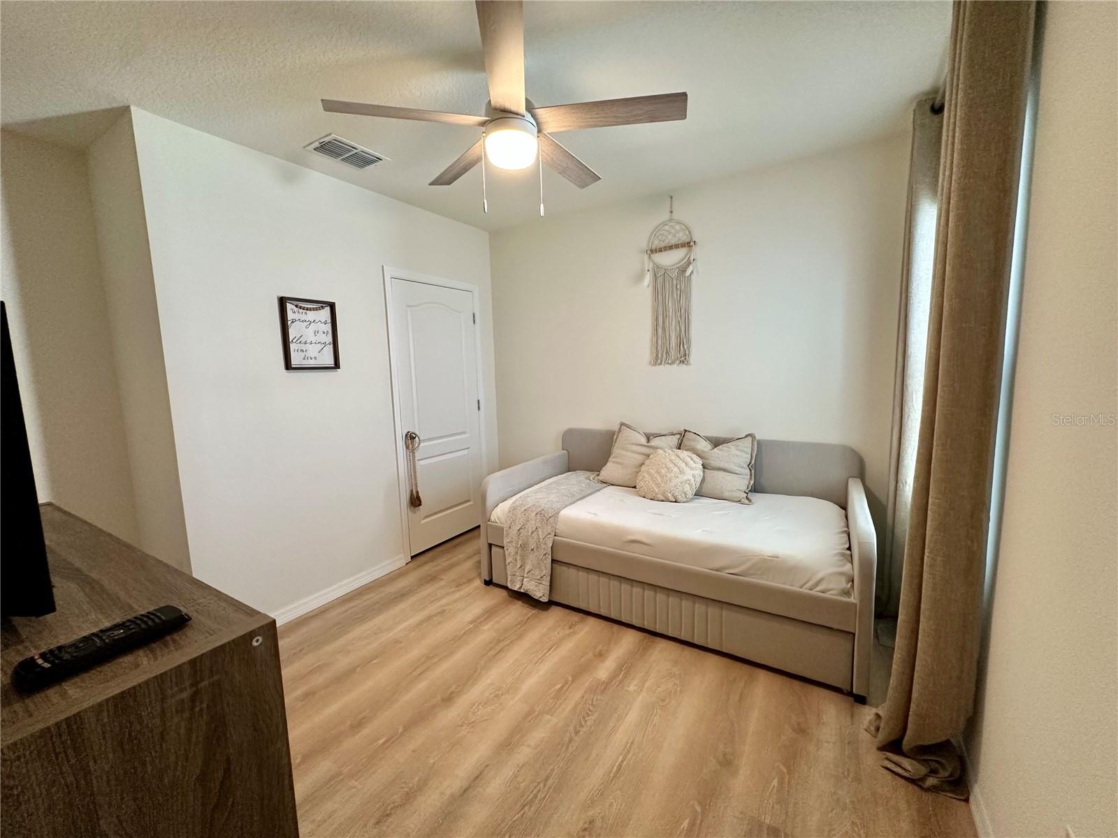 Image 16 of 24 For 9582 Black Walnut Drive