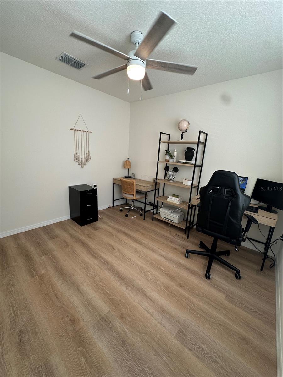 Image 21 of 24 For 9582 Black Walnut Drive